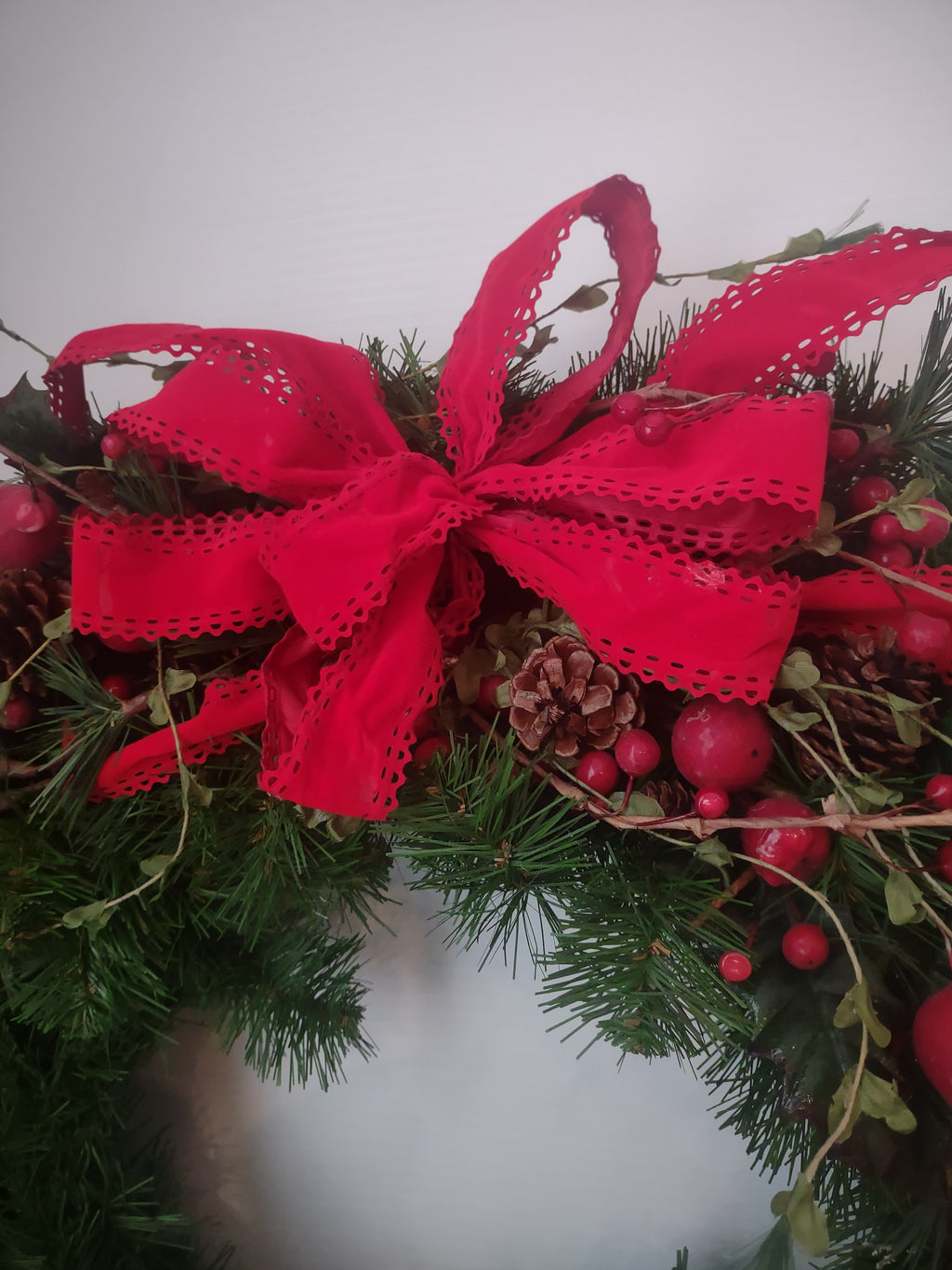 Vintage Christmas Wreath Red Birds Berries 19" (lot 1213)