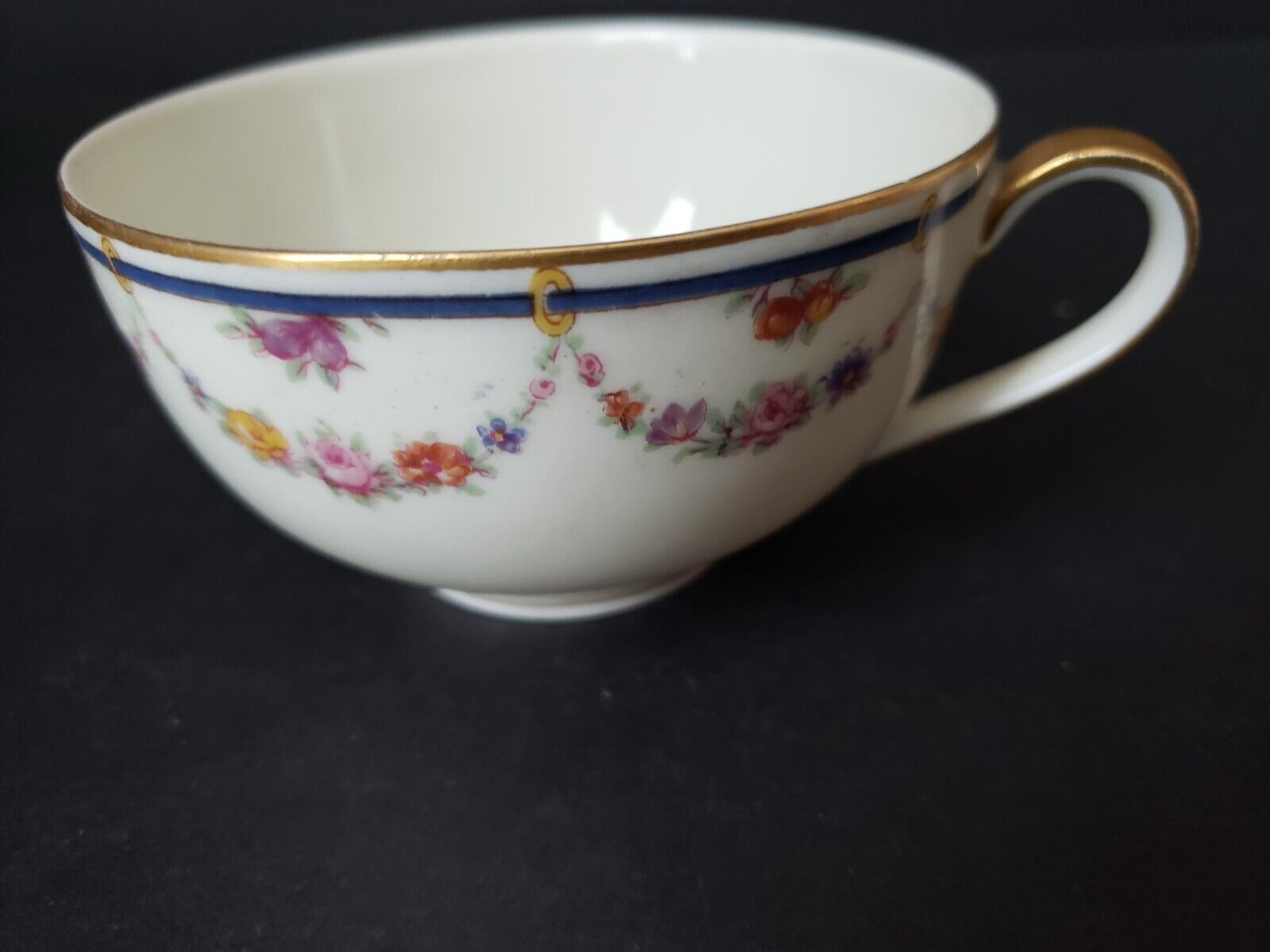 Haviland Limoges France Teacup Gold Trim Shamballe Fruit Rose Garland (lot 619)