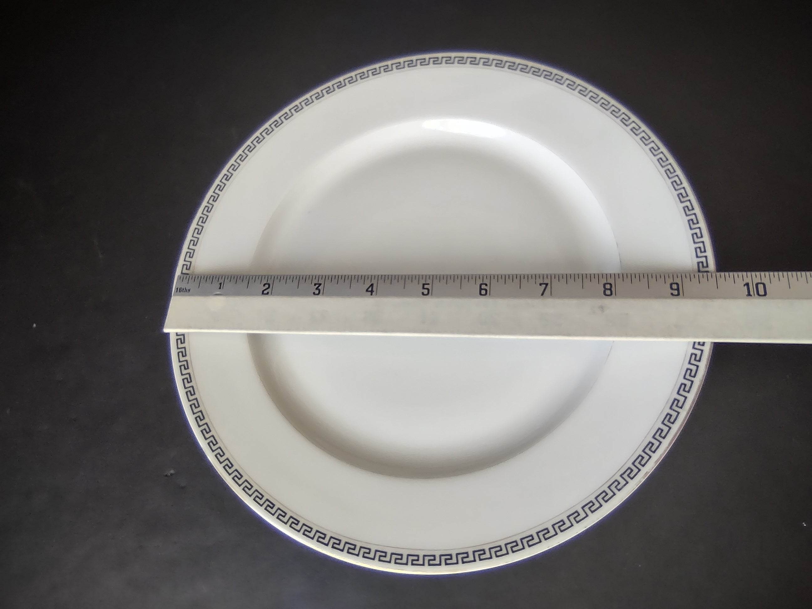 T & V Limoges France Dinner Plate Gold Black Decor (lot 1068)