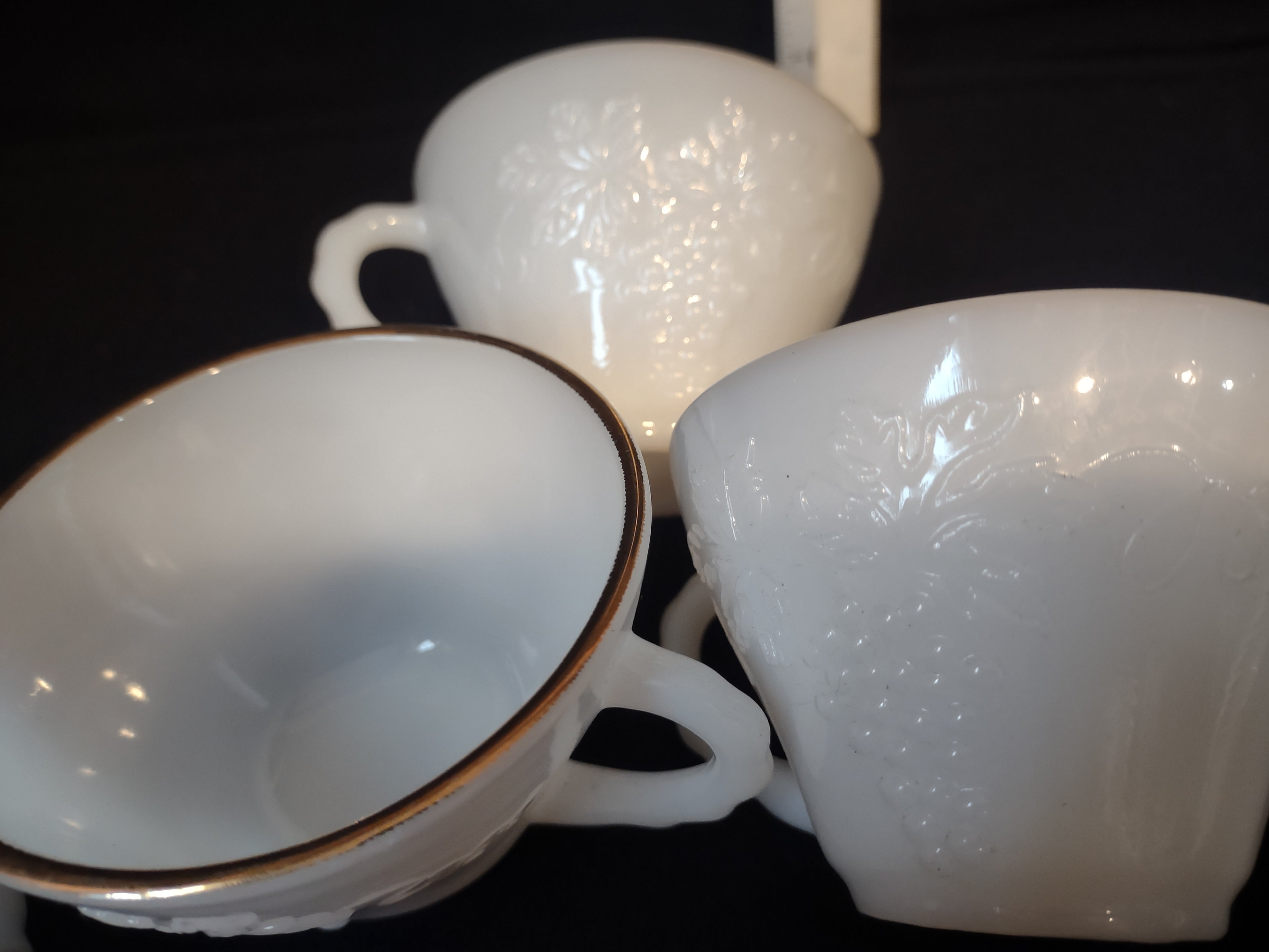 Anchor Hocking Milk Glass set of 7 Cups for Punch Bowl Gold Trim (lot 2566c)
