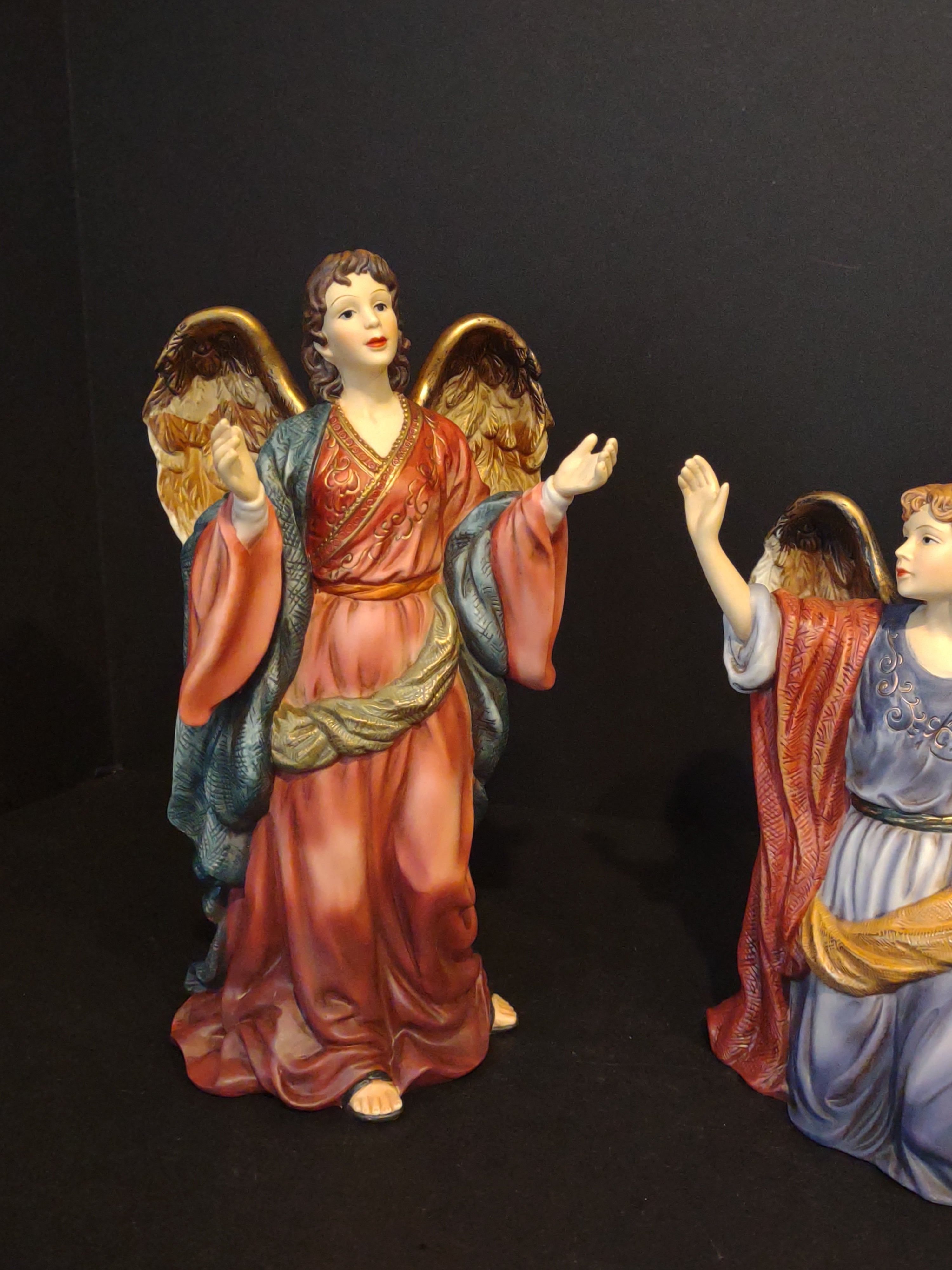 Christmas Collectible Porcelain Nativity Set of 2 Angels (lot 1328)