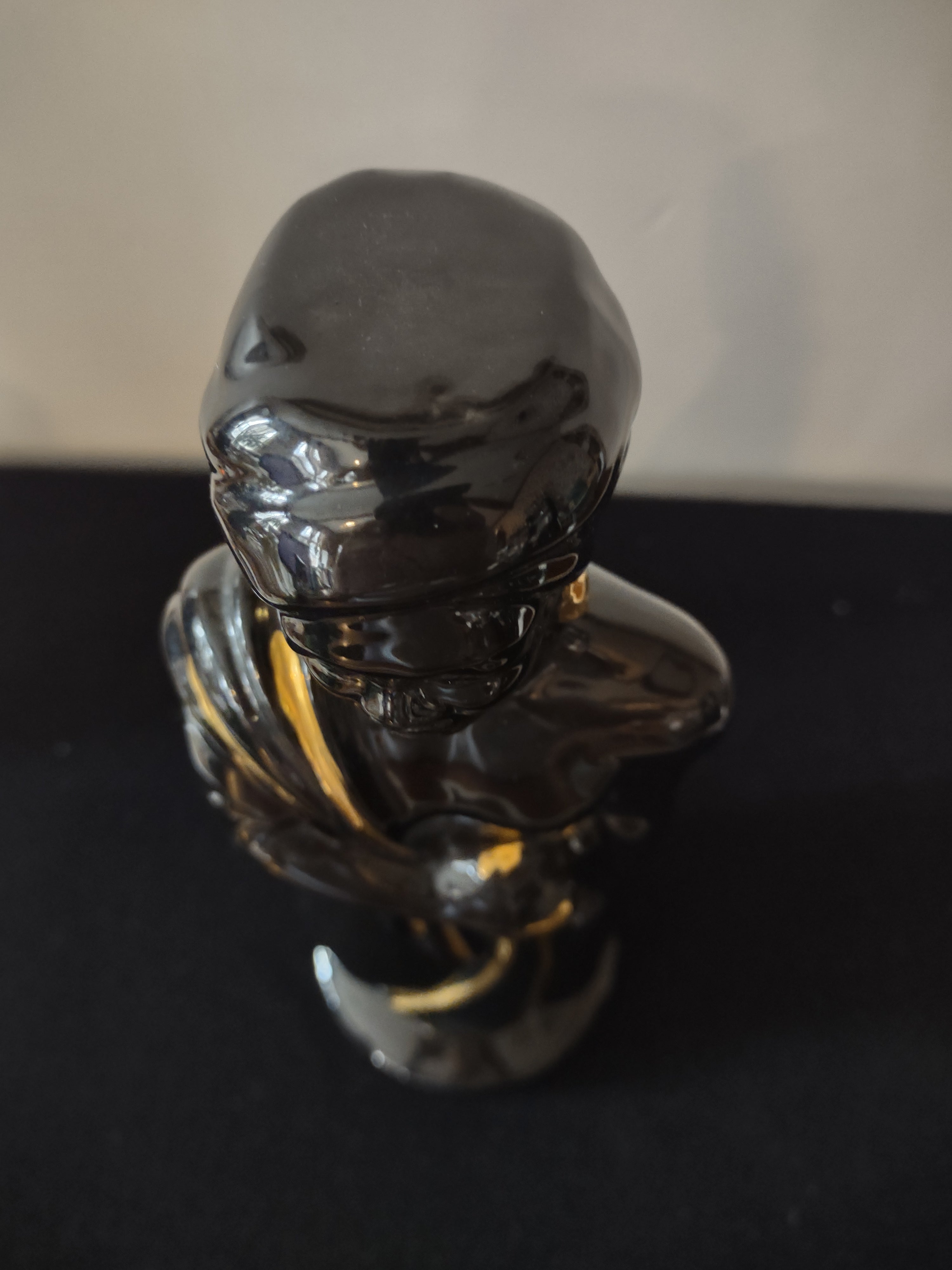 Vintage Eastern Style Man Woman Figurine Black Gold Accent (Lot 3739
