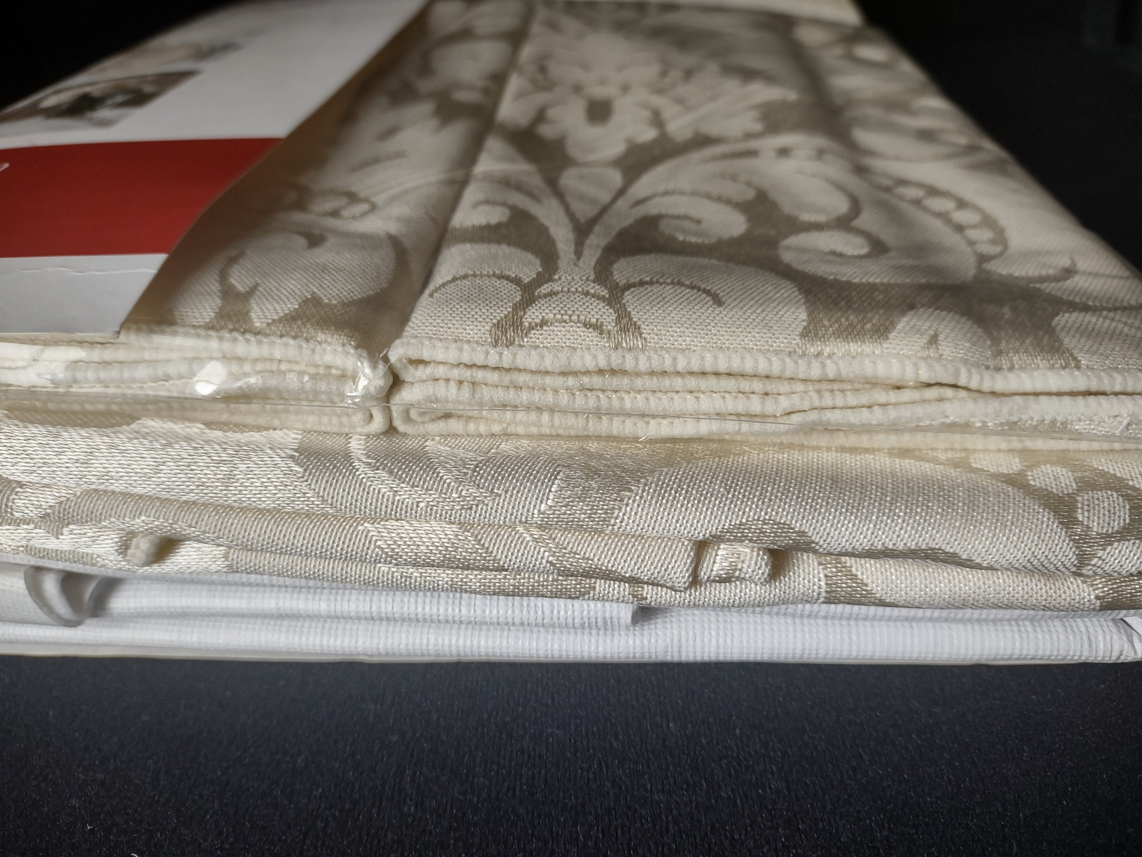 Ivory Table Round 70" Tablecloth Vinyl Table Pad 6 Coordinating Napkins lot 1743