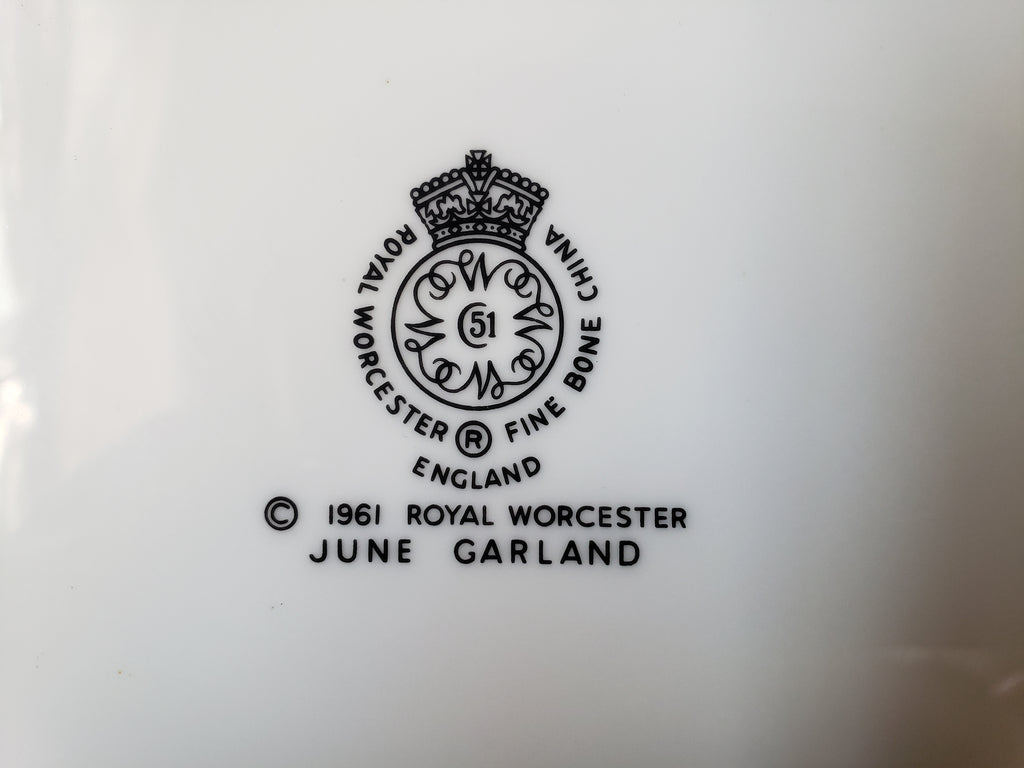 Vintage Royal Worcester June Garland Dinner Plate 10-1/2" (lot 2131)