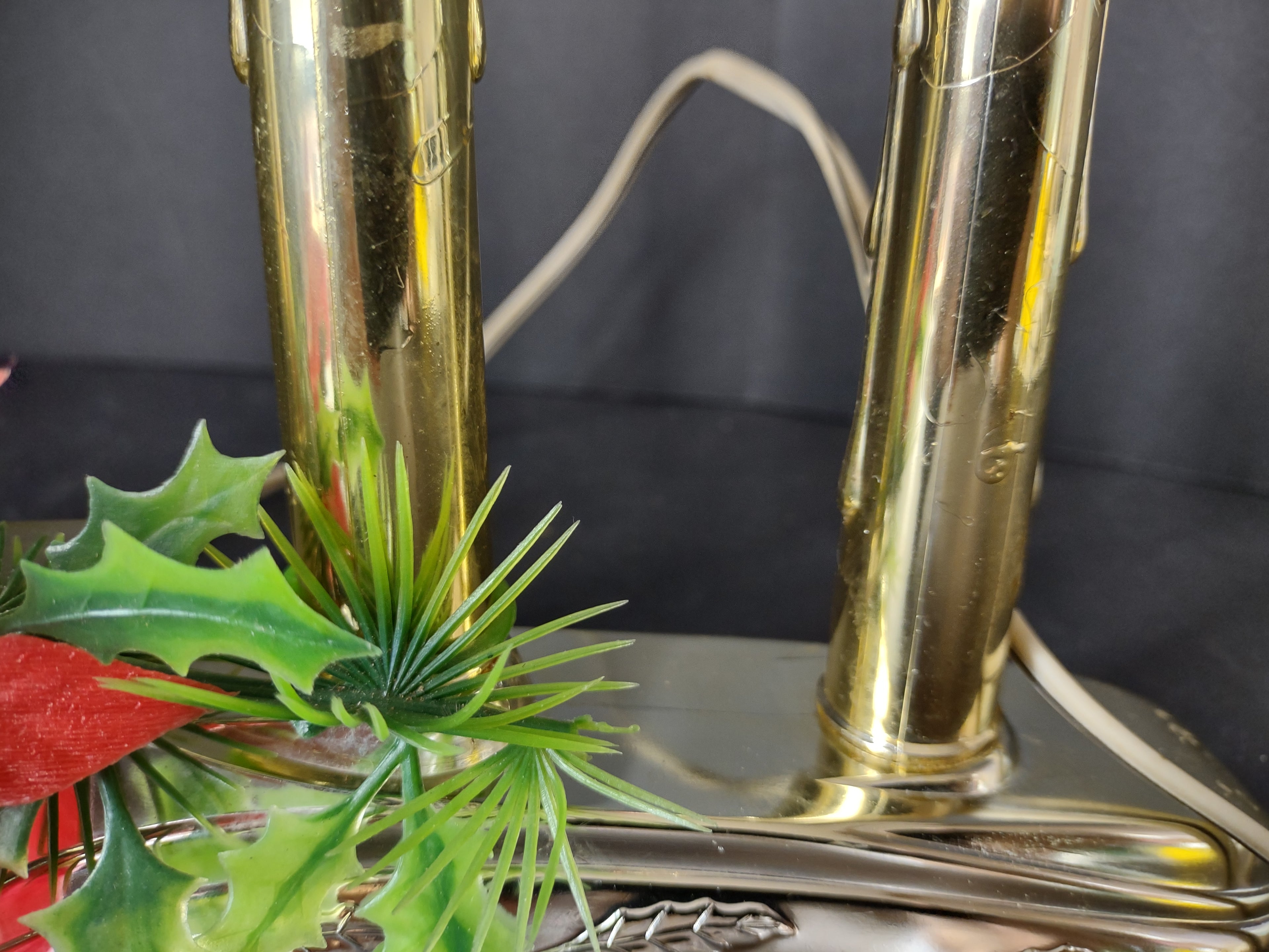 Christmas Window 5 Candle Drip Red Lights Golden Candelabra Candolier (lot 2304)
