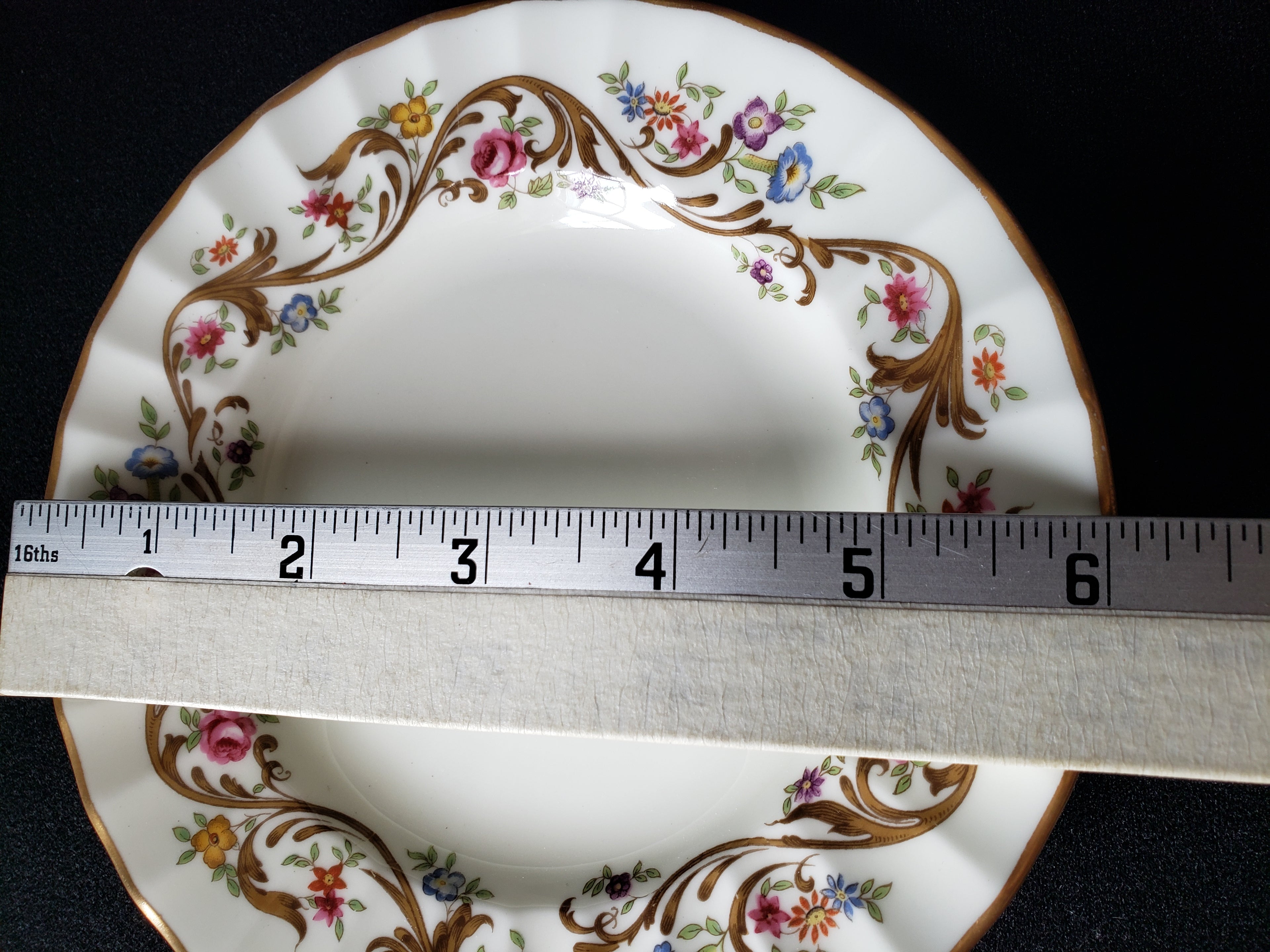 Vintage Royal Worcester Bread or Dessert Plate 6" (lot 2086)