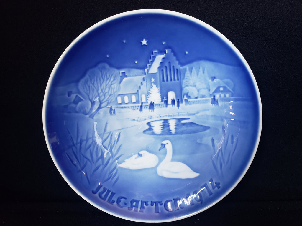 B & G Copenhagen Porcelain Wall Plate Christmas in the Village Blue (lot 2192)