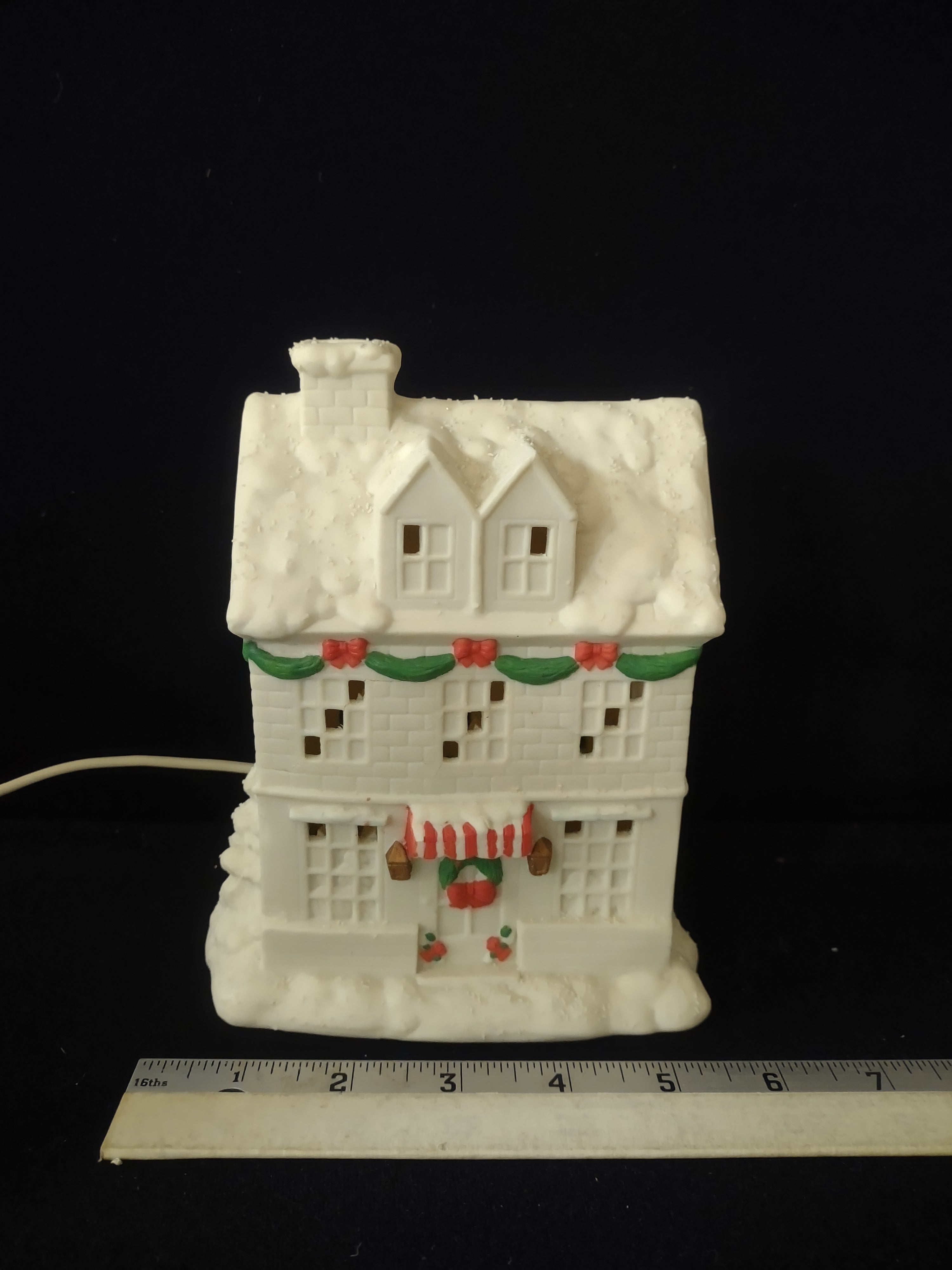 Vintage Thrift Drug Winter Wonderland Village Porcelain Light Up House (Lot 3597