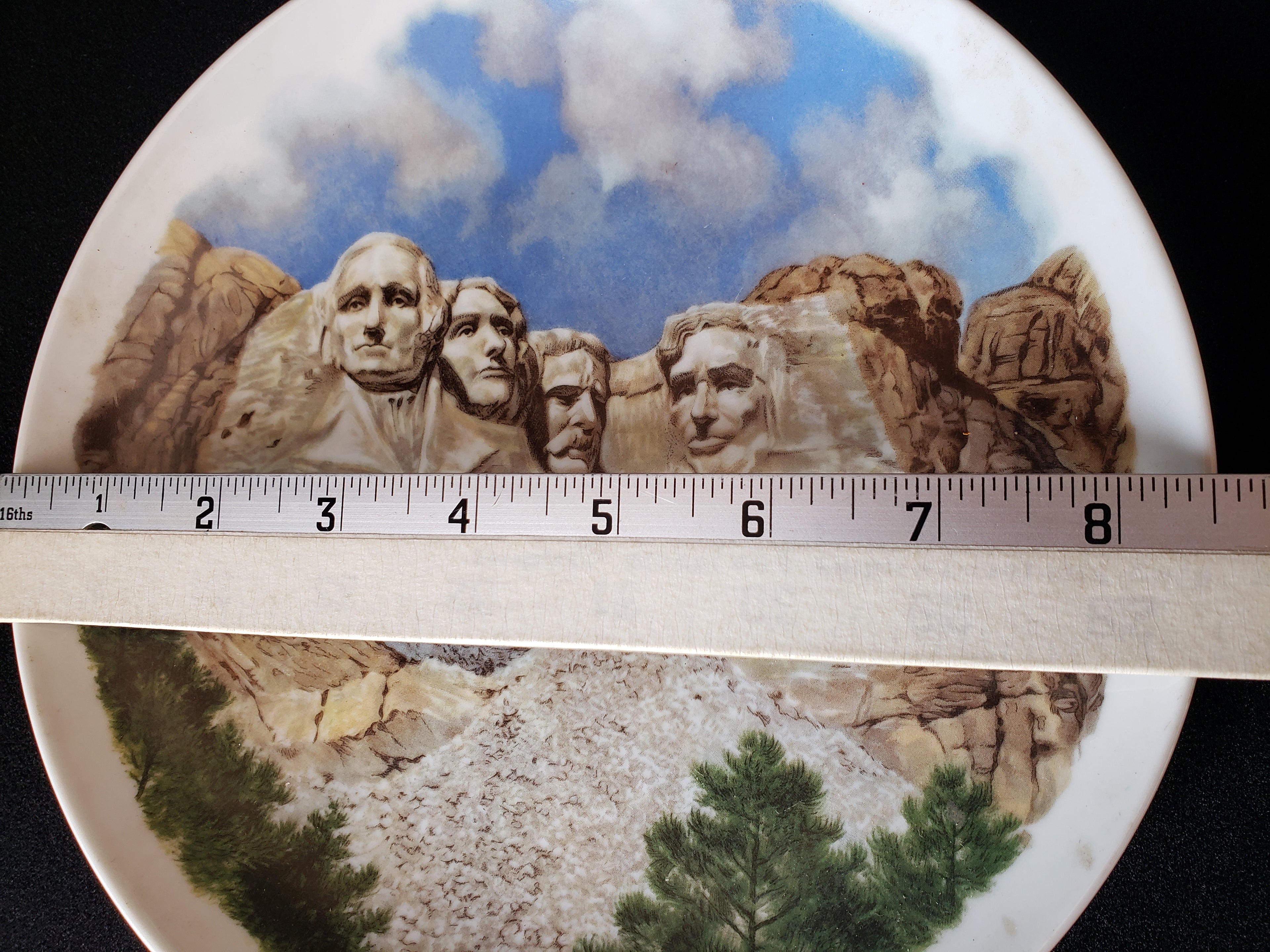 Decorative Collectible Patriotic Plate Mount Rushmore 8-1/2" (lot 2162)