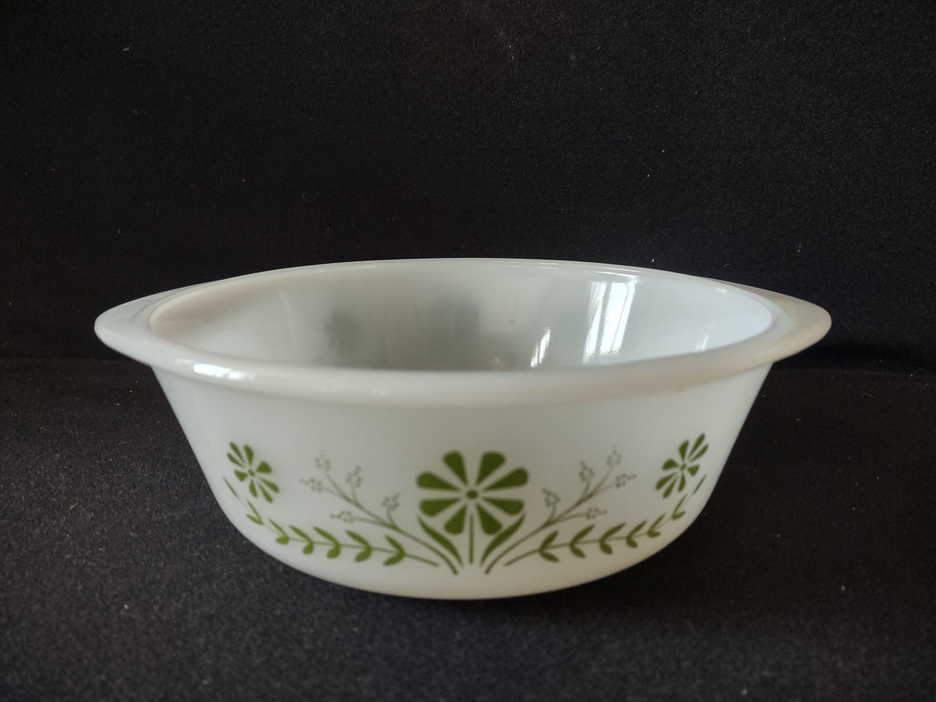 Vintage Glasbake Round Milk Glass Casserole Green Daisy (lot 5279)