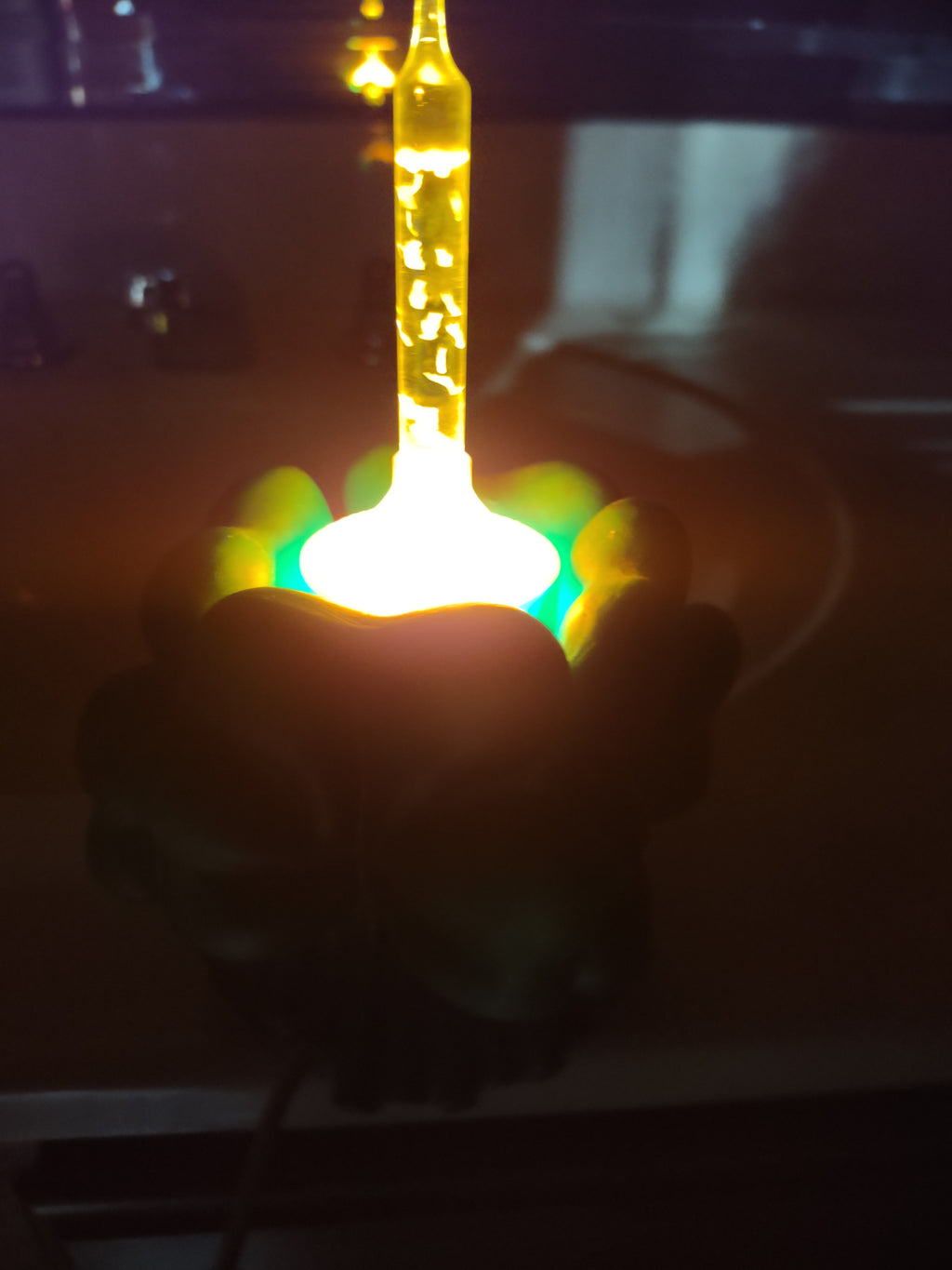 Vintage Shamrock Lamp with Christmas Ornament (lot 3188j)