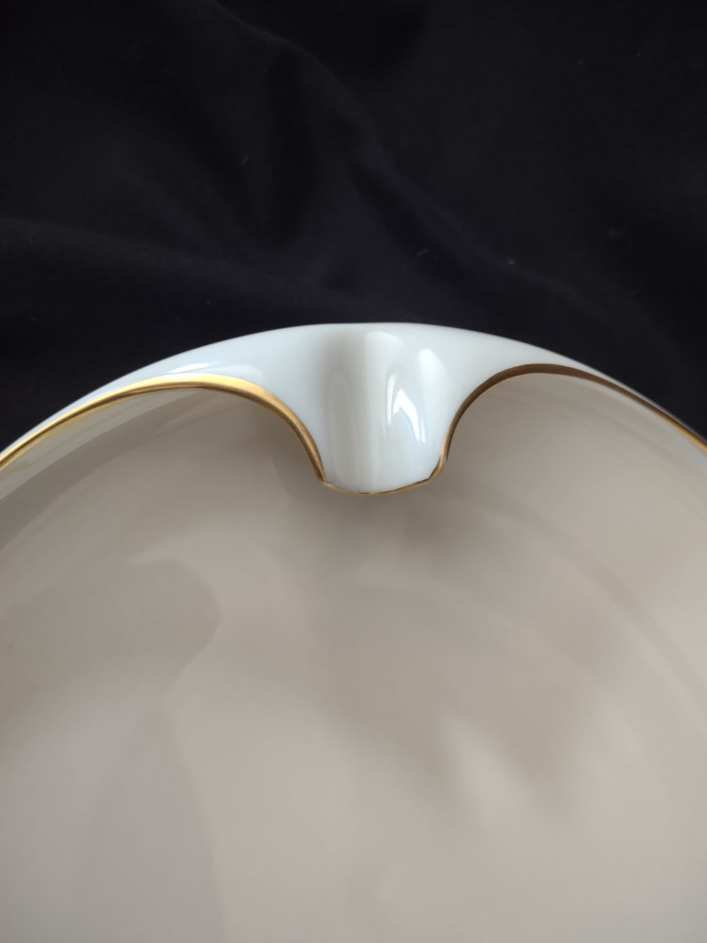 Vintage Lenox MCM Porcelain Gold Trim Ashtray 8" (lot 1980)