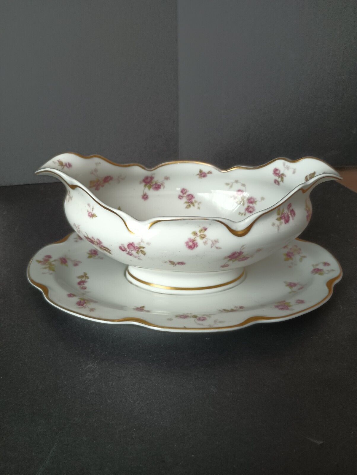 Haviland Limoges Set Vegetable Tureen Gravy Boat Gold Trim Roses (lot 372)