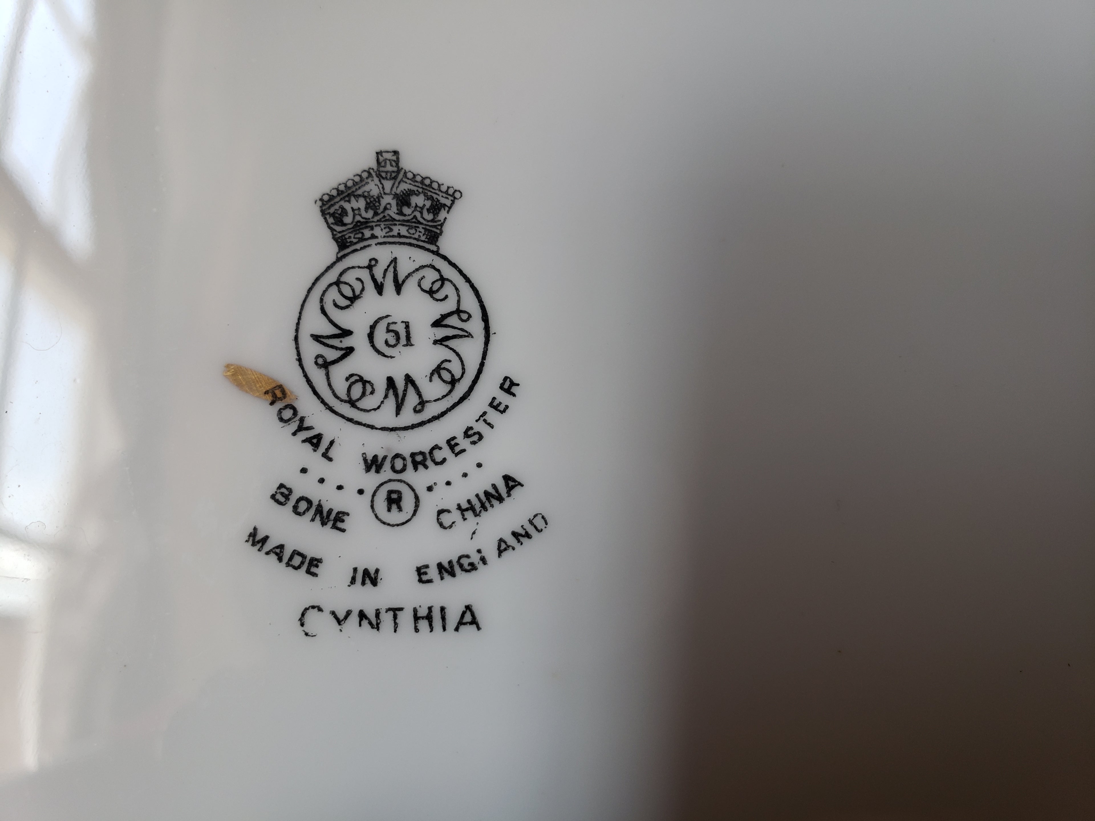 Vintage Royal Worcester Cynthia Dinner Plate 10-1/2" (lot 2115)