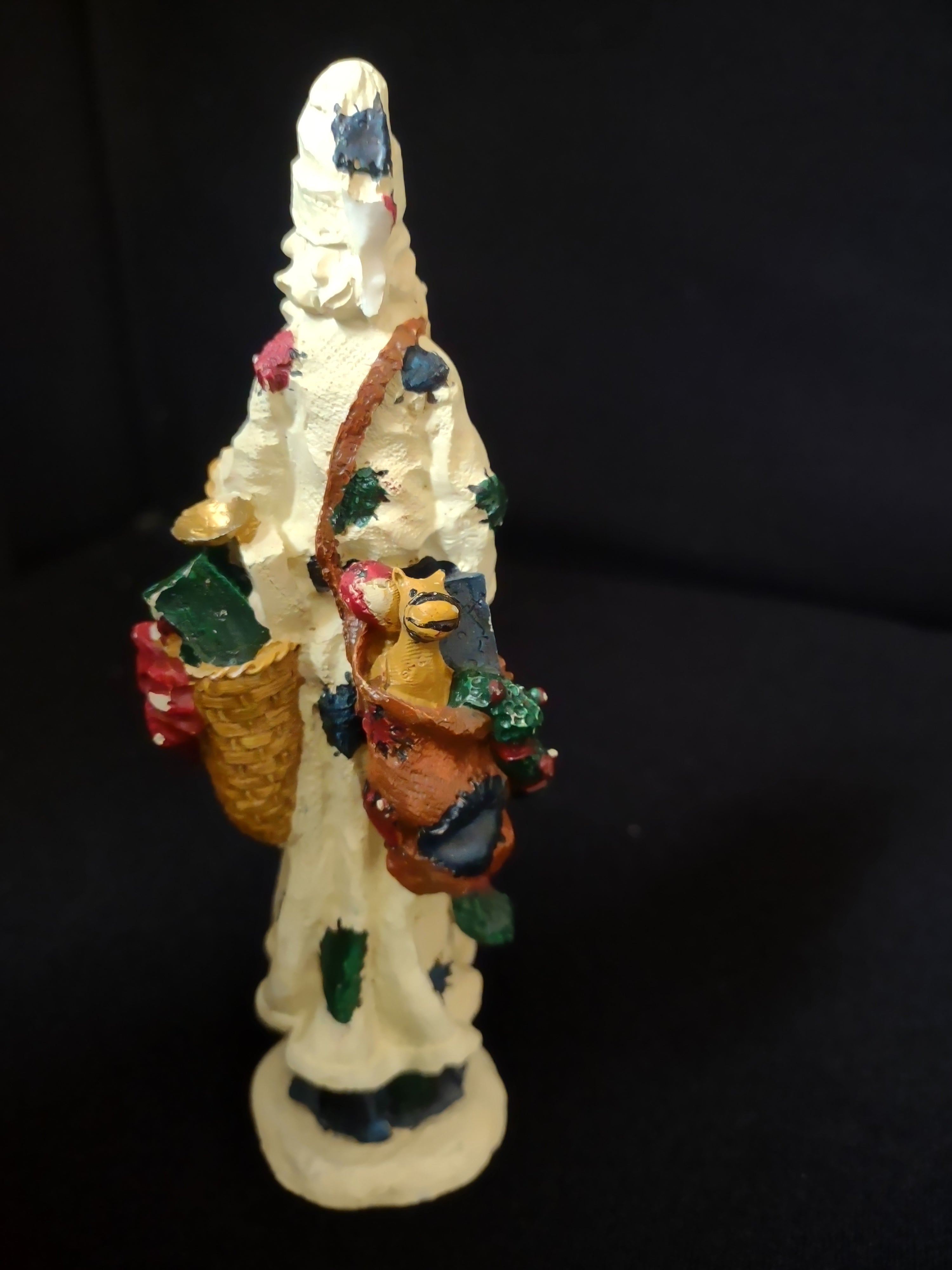 Christmas Decor Santa and Golden Christmas Tree 6" (lot 1718)