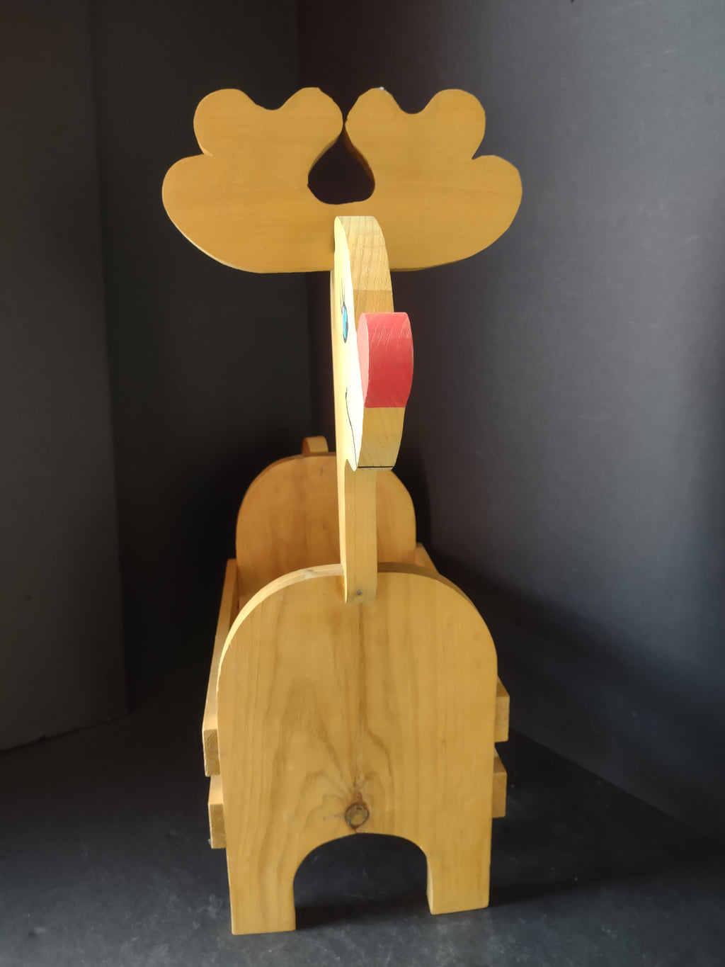 Vintage Wooden Rudolph Reindeer Planter Christmas Basket (lot 3358)