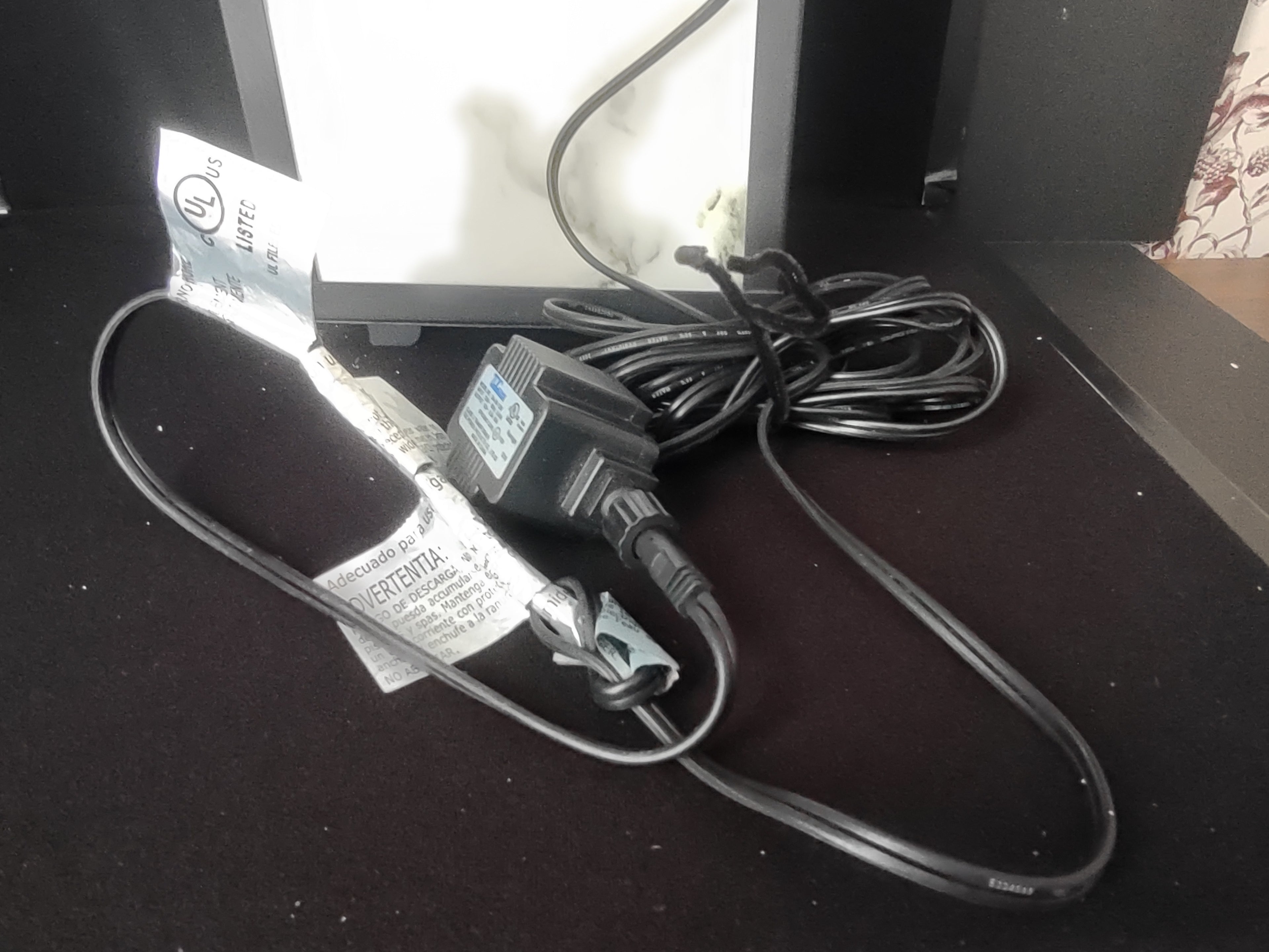 LED Lantern with Marble Finish Metal and Acrylic Indoor Outdoor 19 ft Cord (lot 2368)