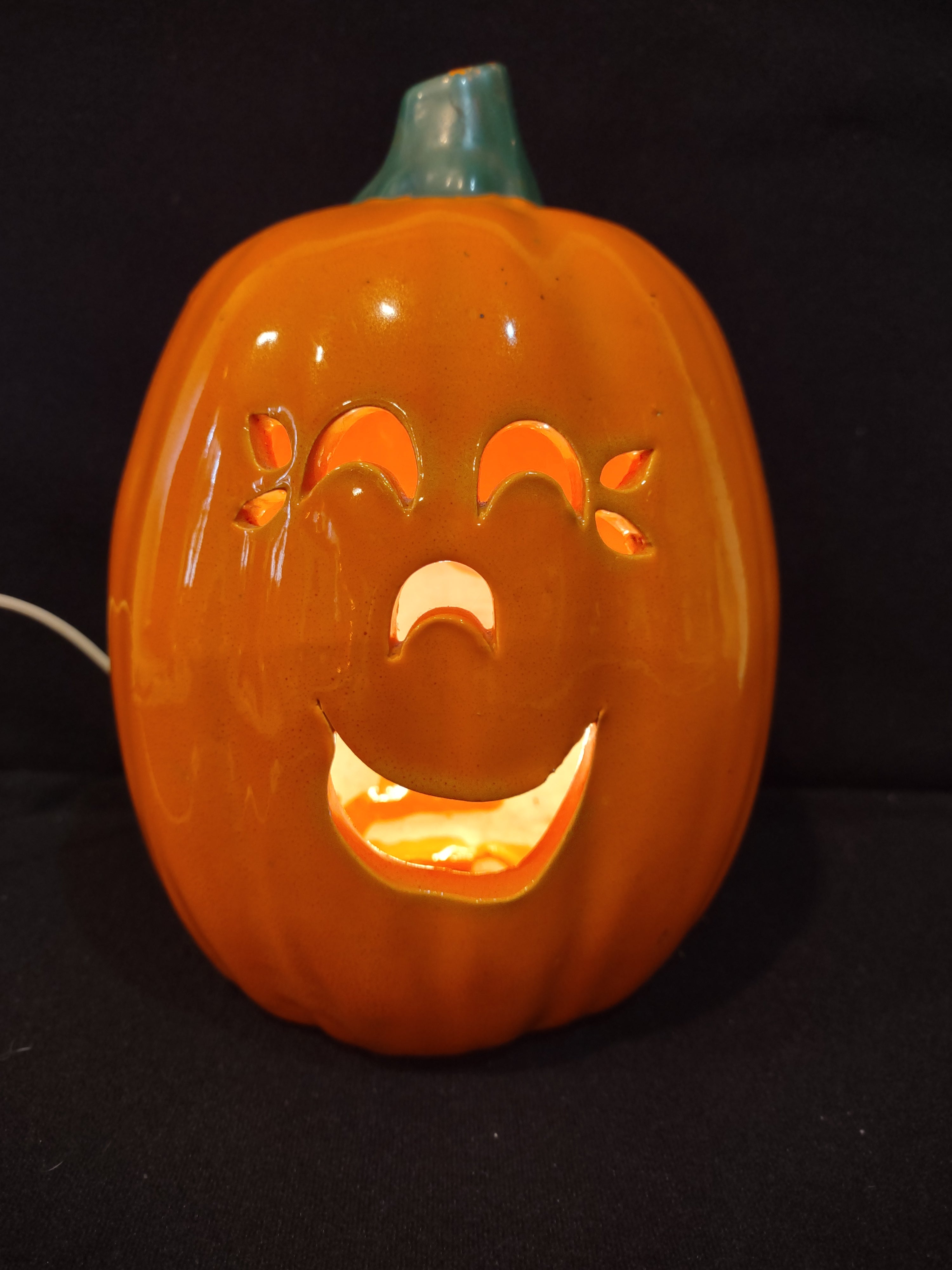 Vintage Ceramic Lighted Smiling Pumpkin (Lot 3109)