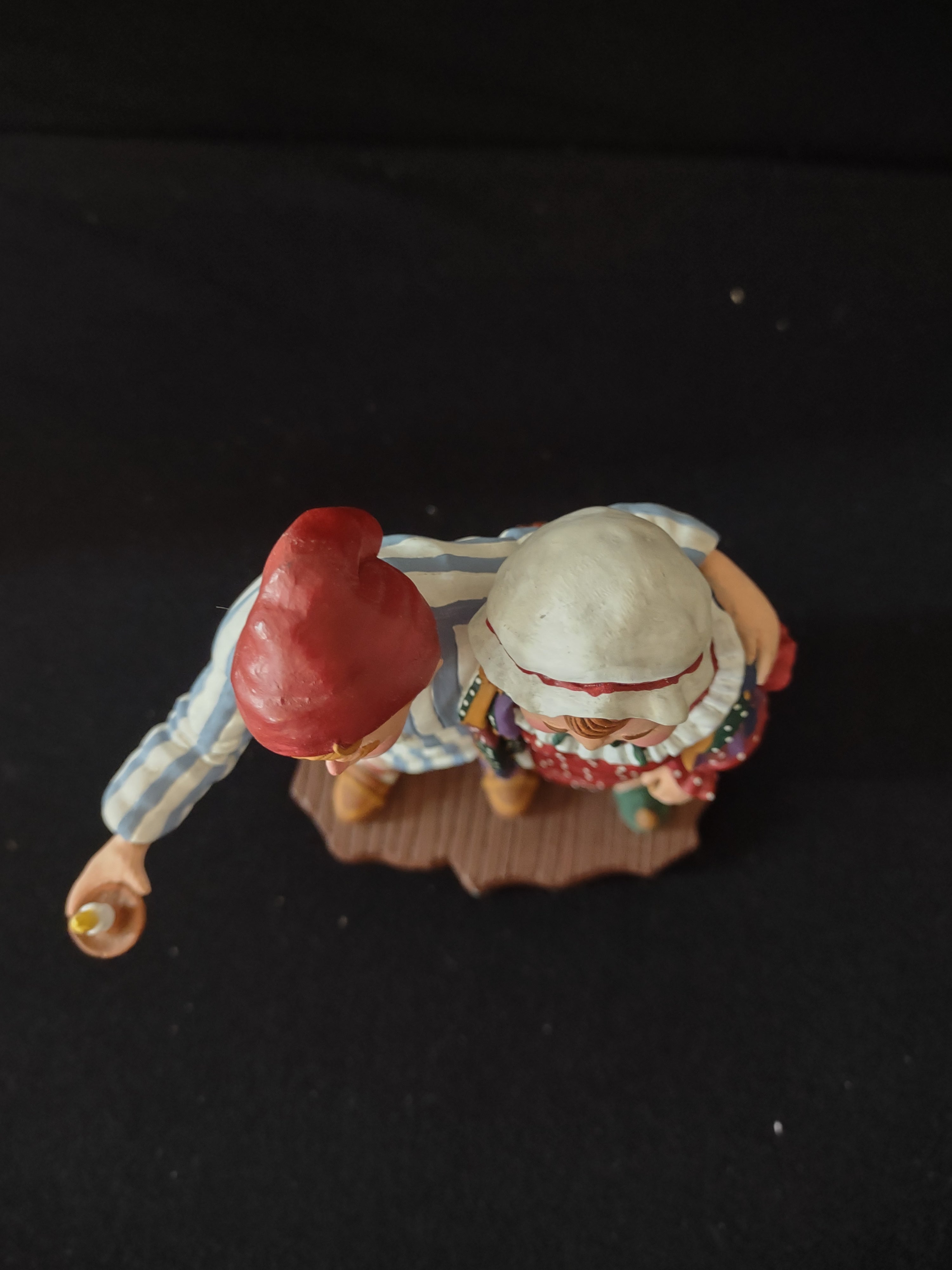 Vintage Dept 56 Mama In Her Kerchief Papa In His Cap Figurine (Lot 3611)