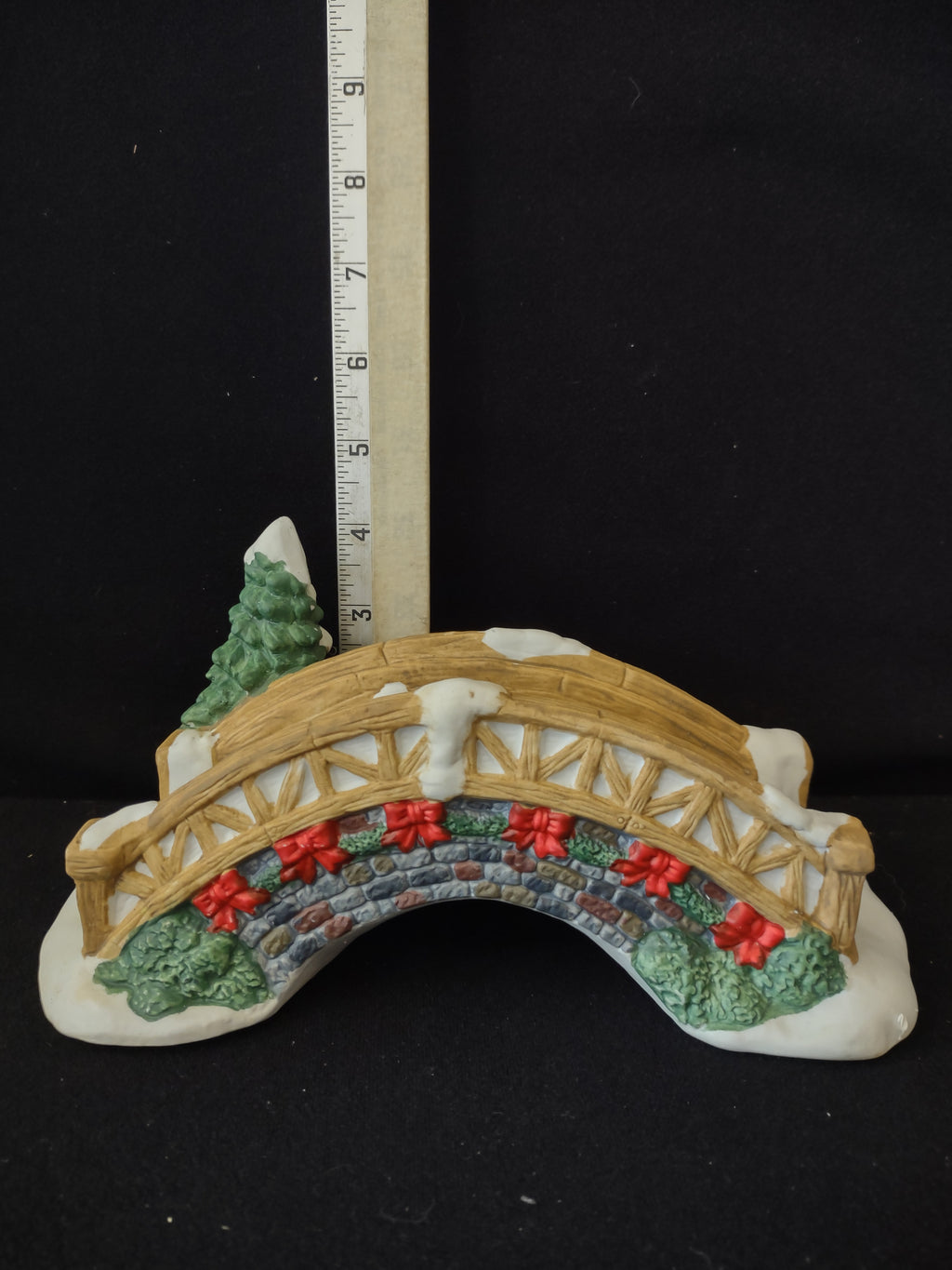 Vintage Christmas Village Porcelain Bridge Dickens Collectables (Lot 3825)