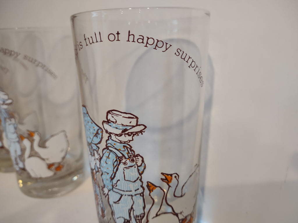 Set of 10 Holly Hobbie Glass The World Is Full of Happy Surprises (lot 2749c)