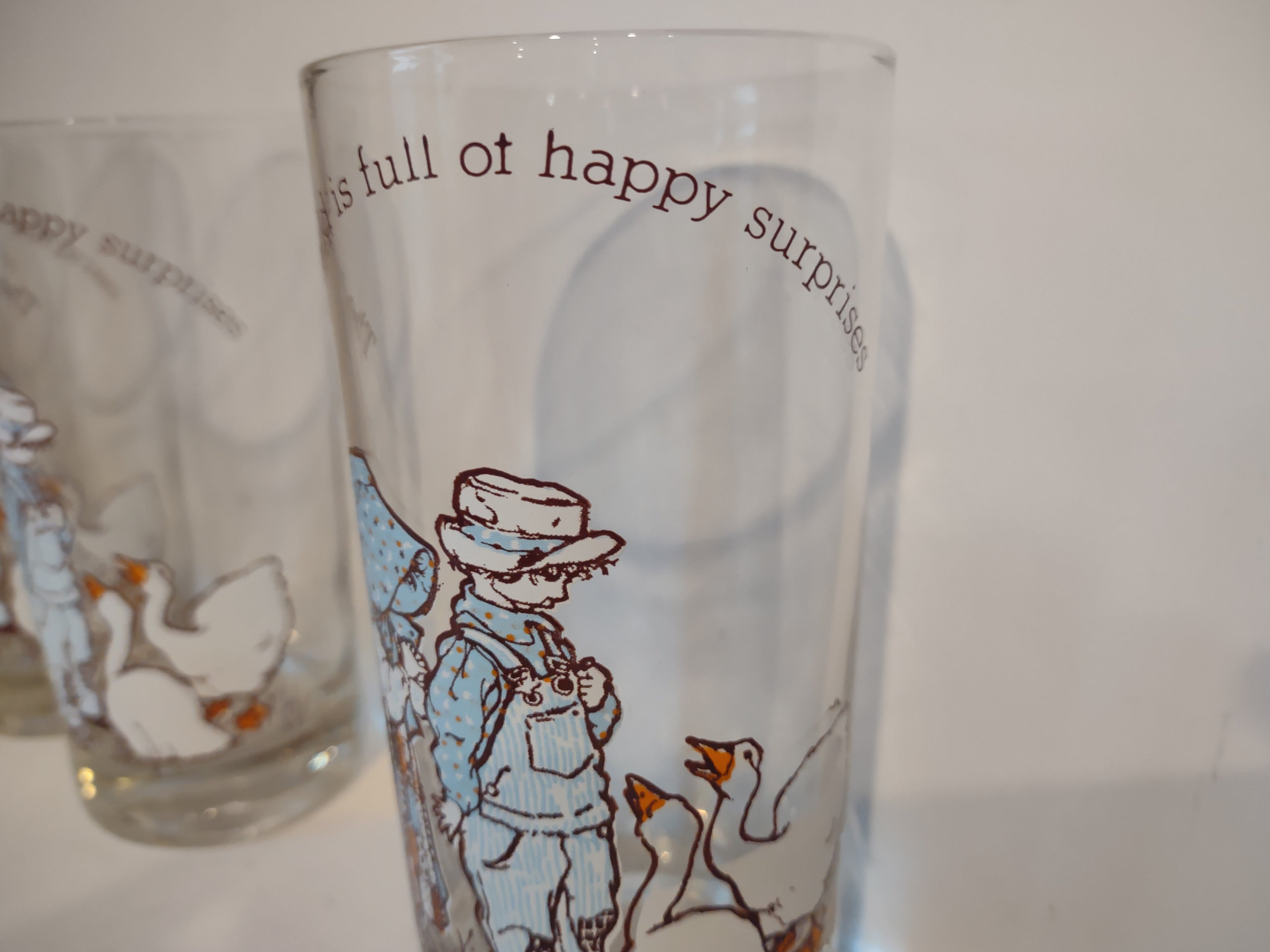 Set of 10 Holly Hobbie Glass The World Is Full of Happy Surprises (lot 2749c)