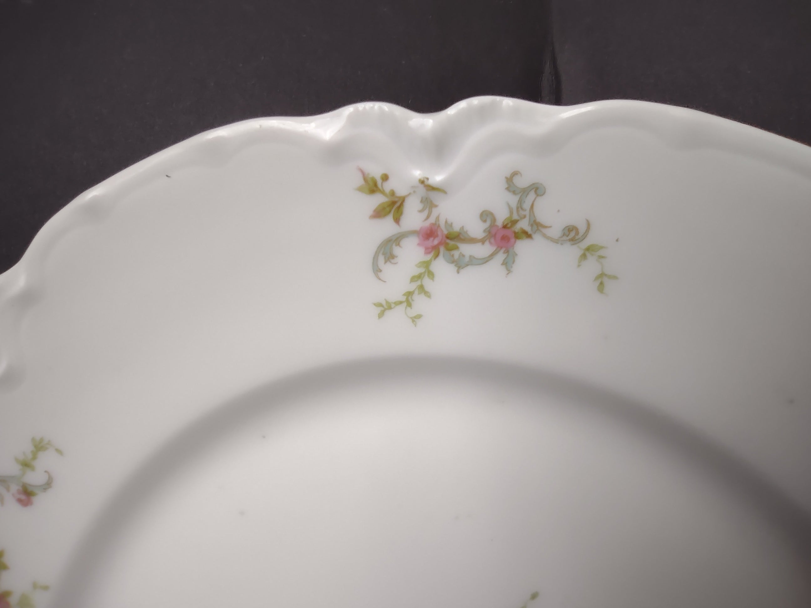 Haviland Limoges Dinner Plate White Scalloped Edge Rose Blue Ribbon (lot 853)