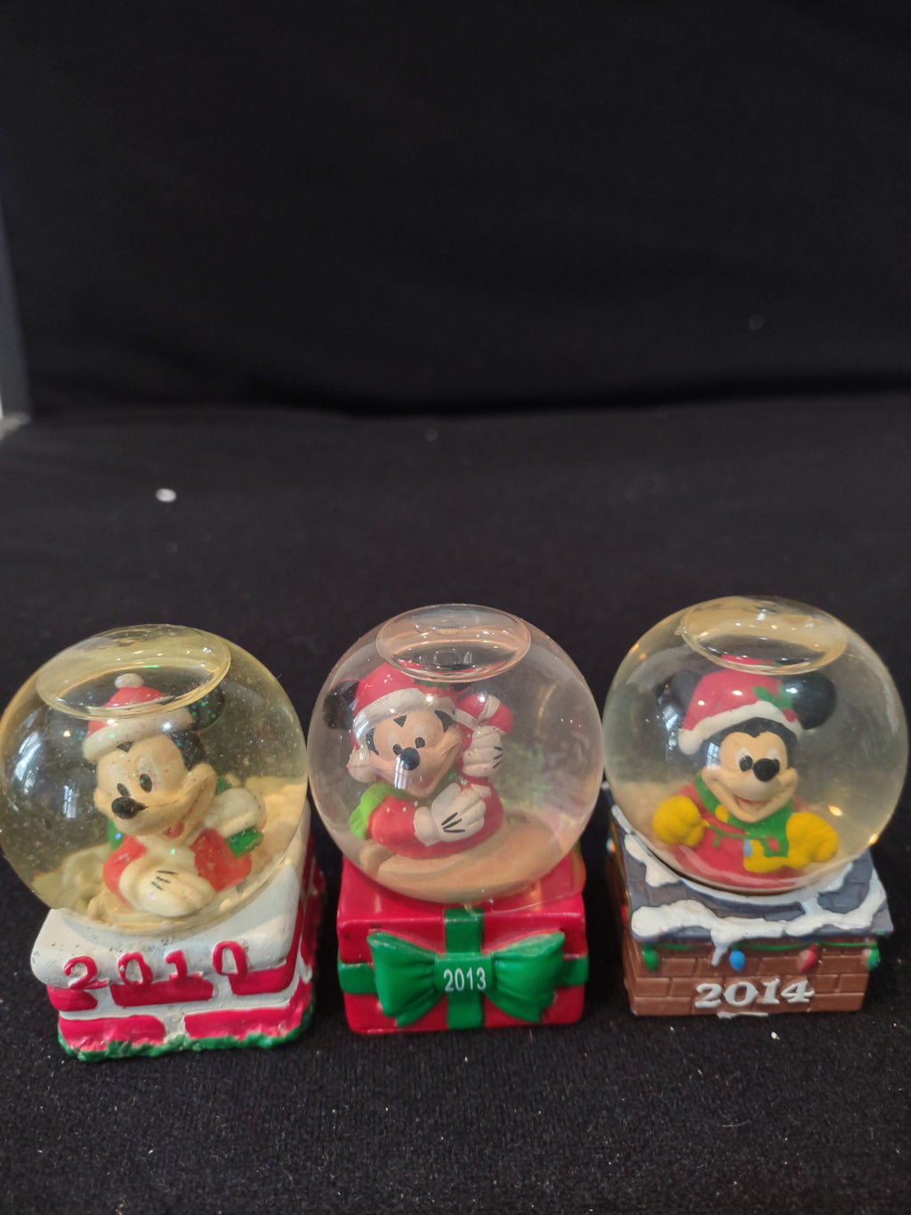 Disney Mickey Minnie Christmas 11 Snow Globes (Lot 4007)