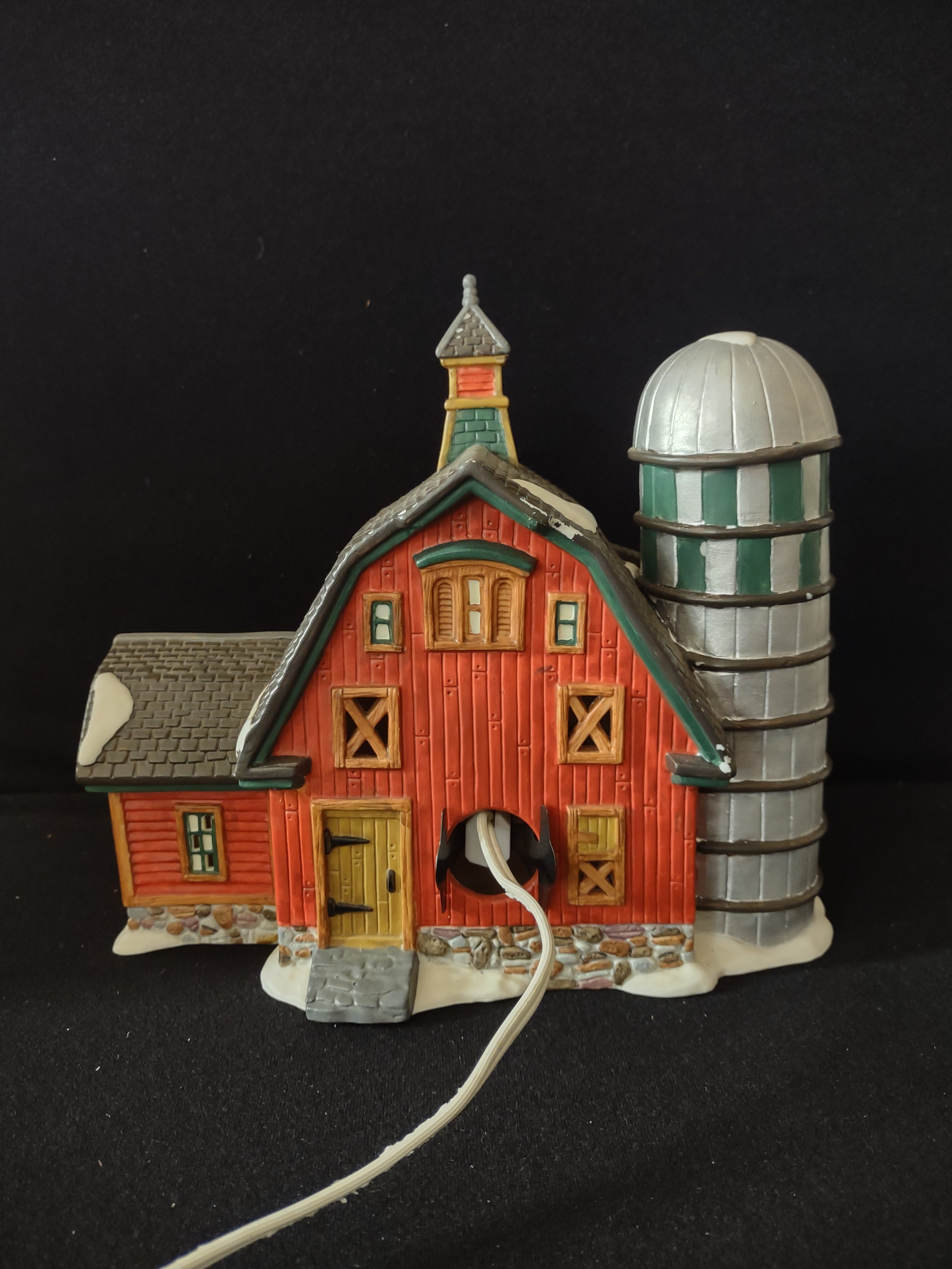 Vintage O'Well Lighted Red Barn Silo Christmas Village House (Lot 3681)