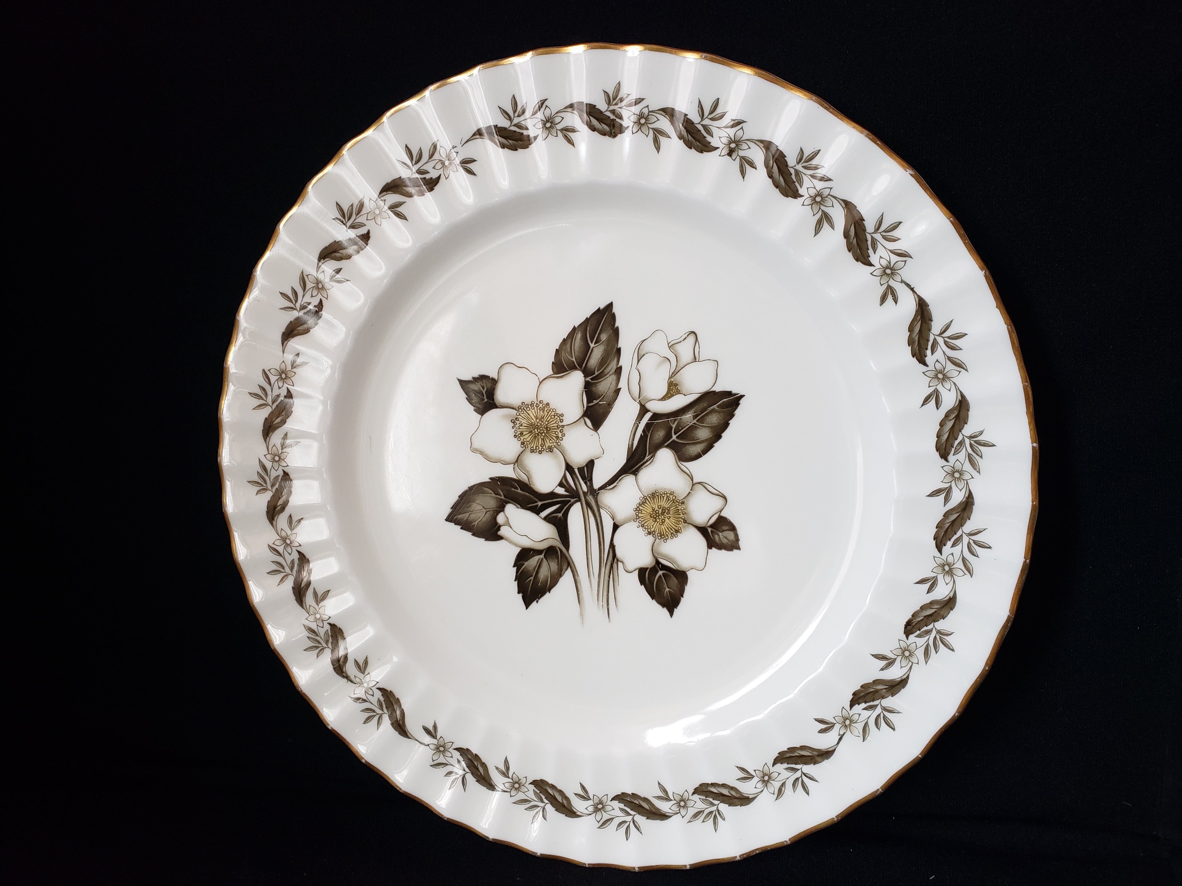 Vintage Royal Worcester Engadine Salad or Luncheon Plate 8" (lot 2129)