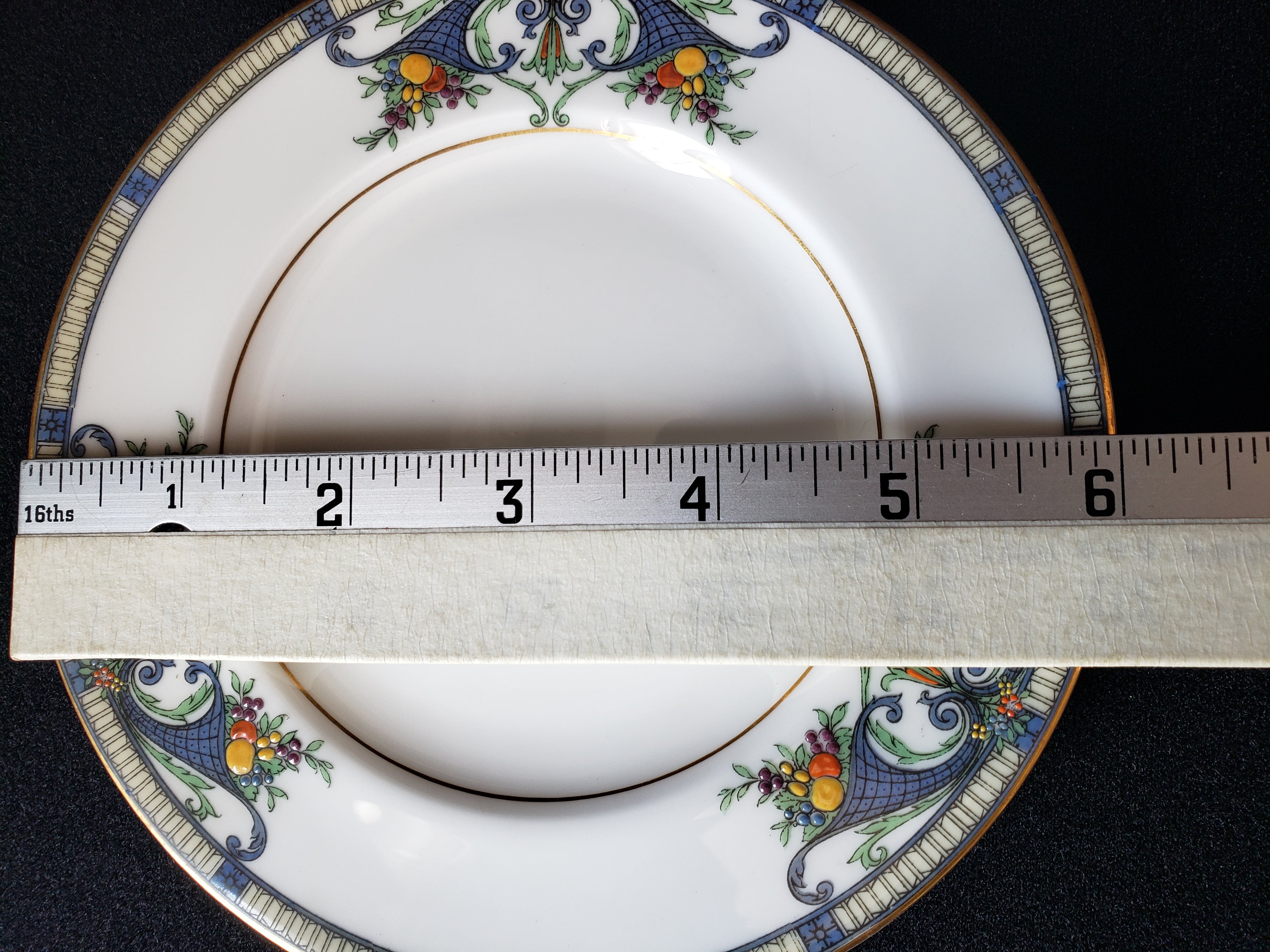 Vintage Royal Worcester Bread or Dessert Plate 6" (lot 2074)