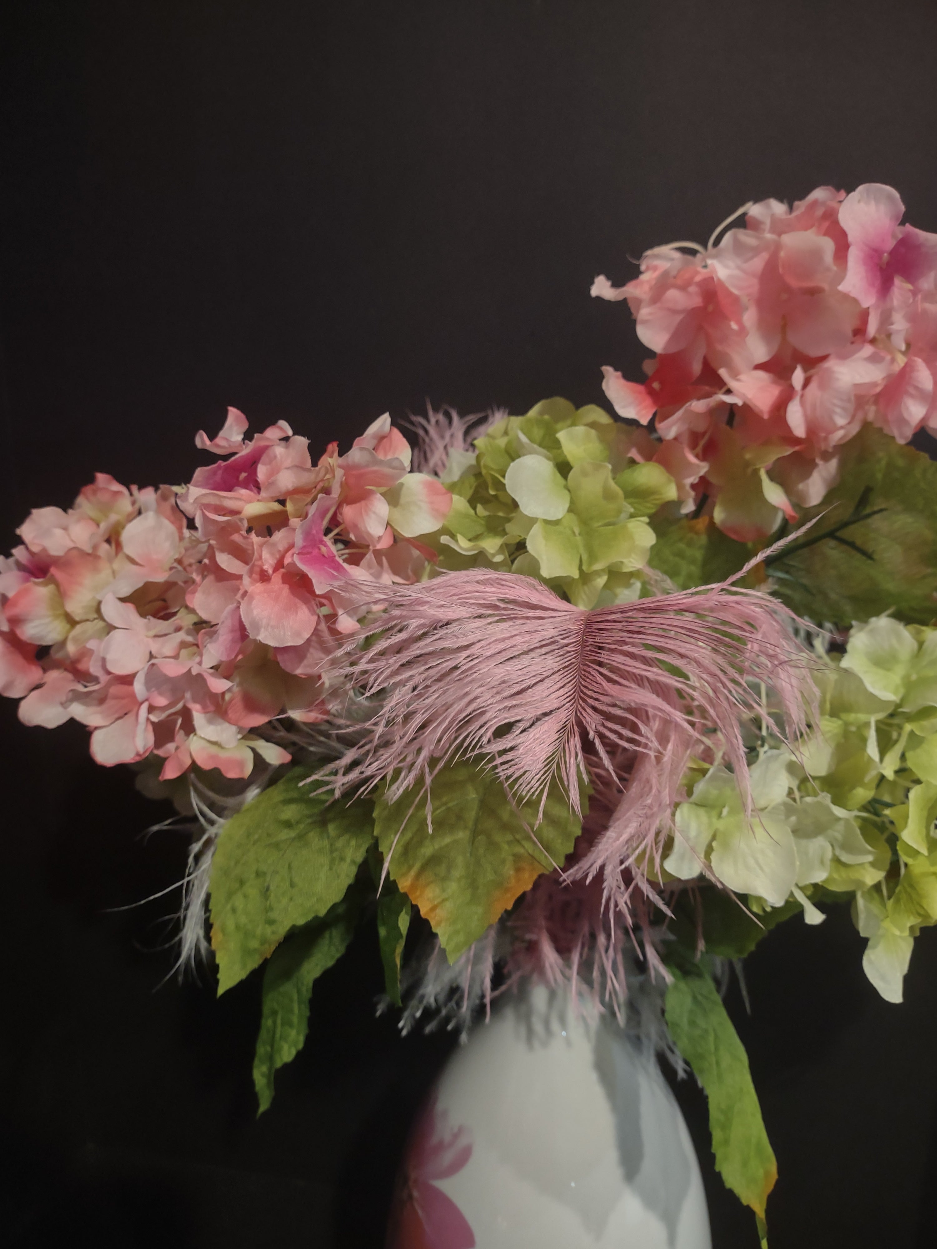 Valentine's Day Spring White Vase Pink Green Flower Feather (lot 1486)