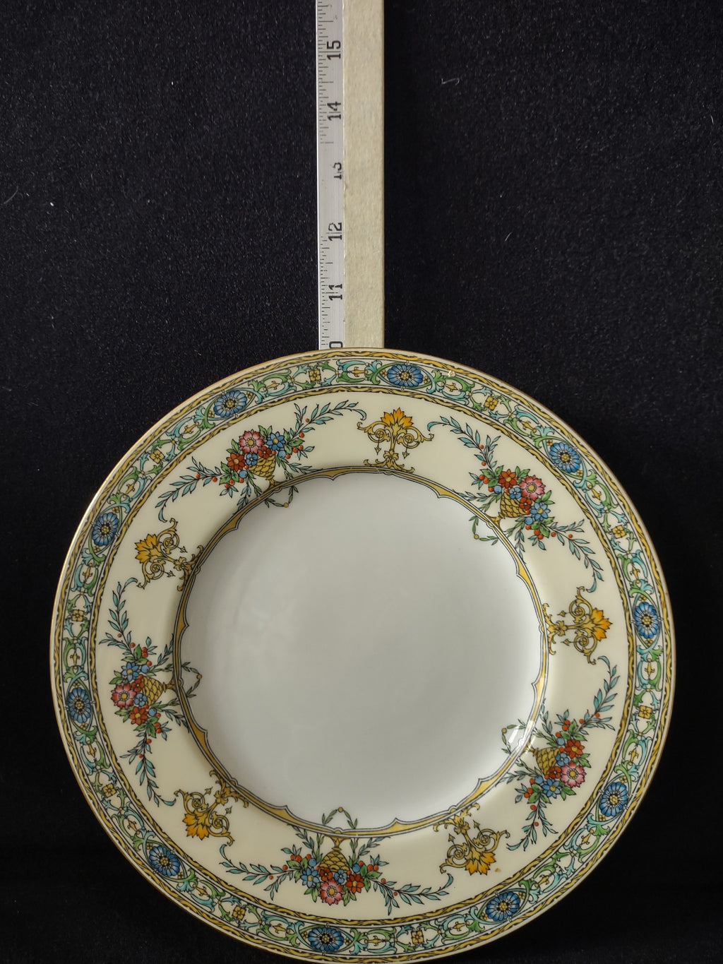 Vintage Minton Dinner Plate Bone China Floral Vase Green Scroll H3649 (Lot 5447)