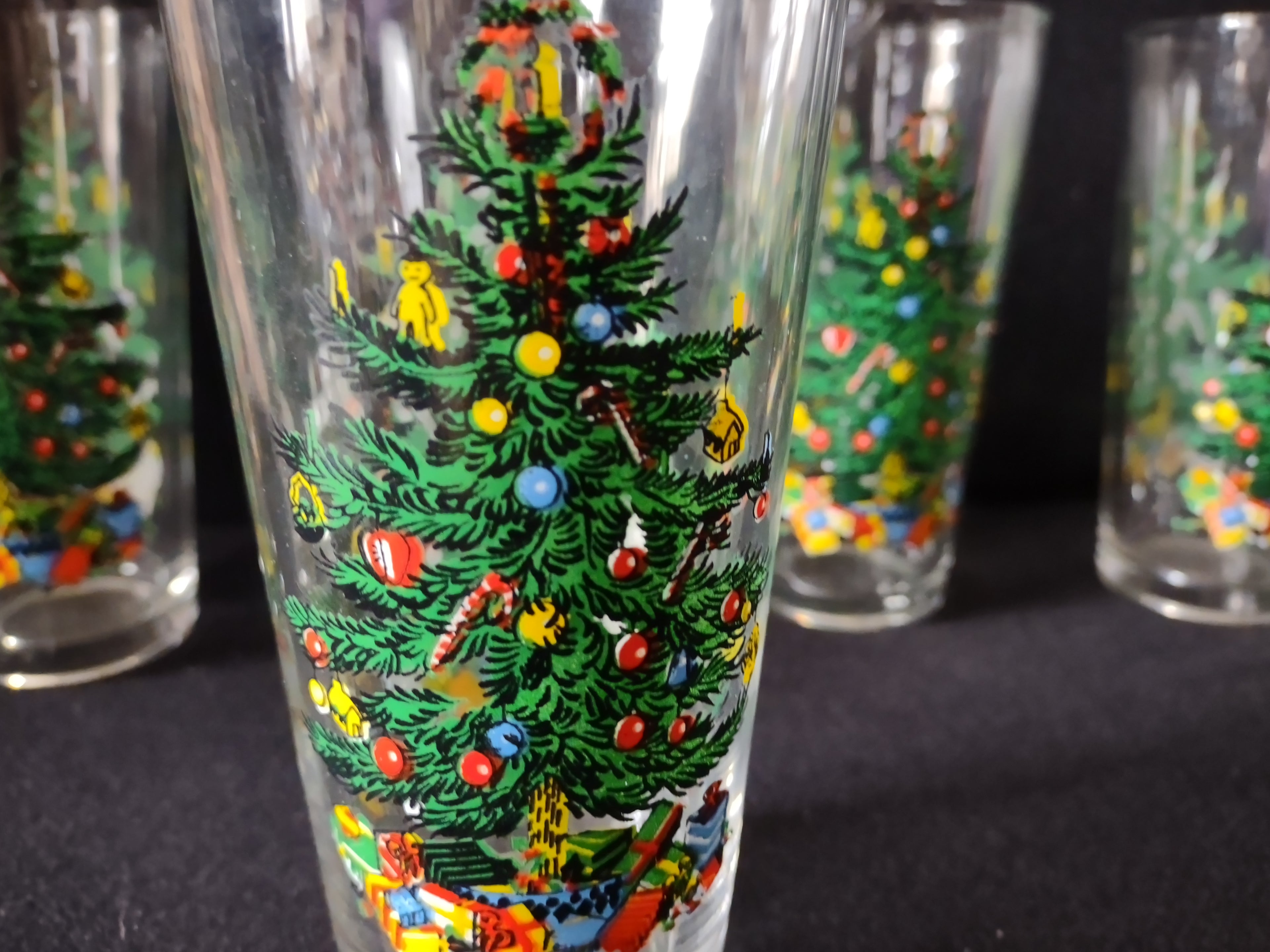 Vintage Indonesia KIG Christmas Tree Tumbler x 4 Drinking Glass (lot 5235)