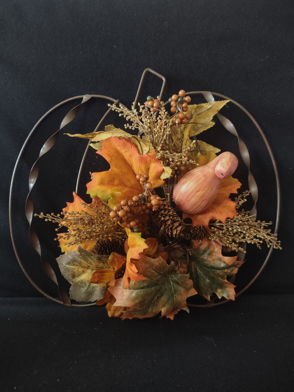 Metal Pumpkin Wall Hanging With Halloween/Thanksgiving/Fall Arrangement (Lot3409