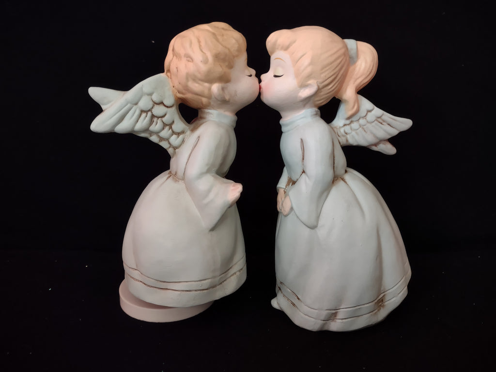 Vintage Ceramic Kissing Angels Japan Musical Where Do I Begin (Lot 3979)
