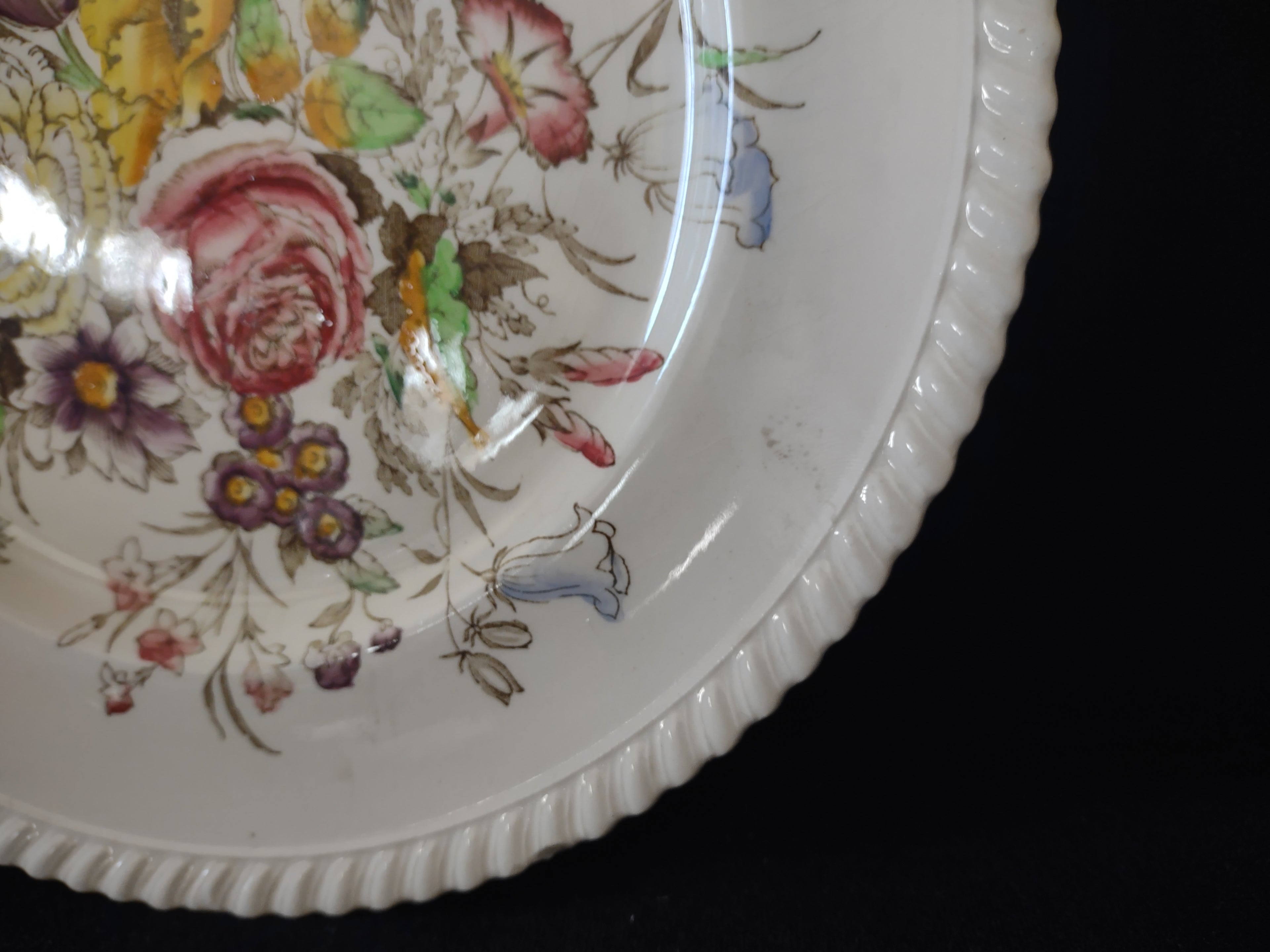 Vintage Johnson Bros Garden Bouquet Ironstone England Dinner Plate (lot 5613)