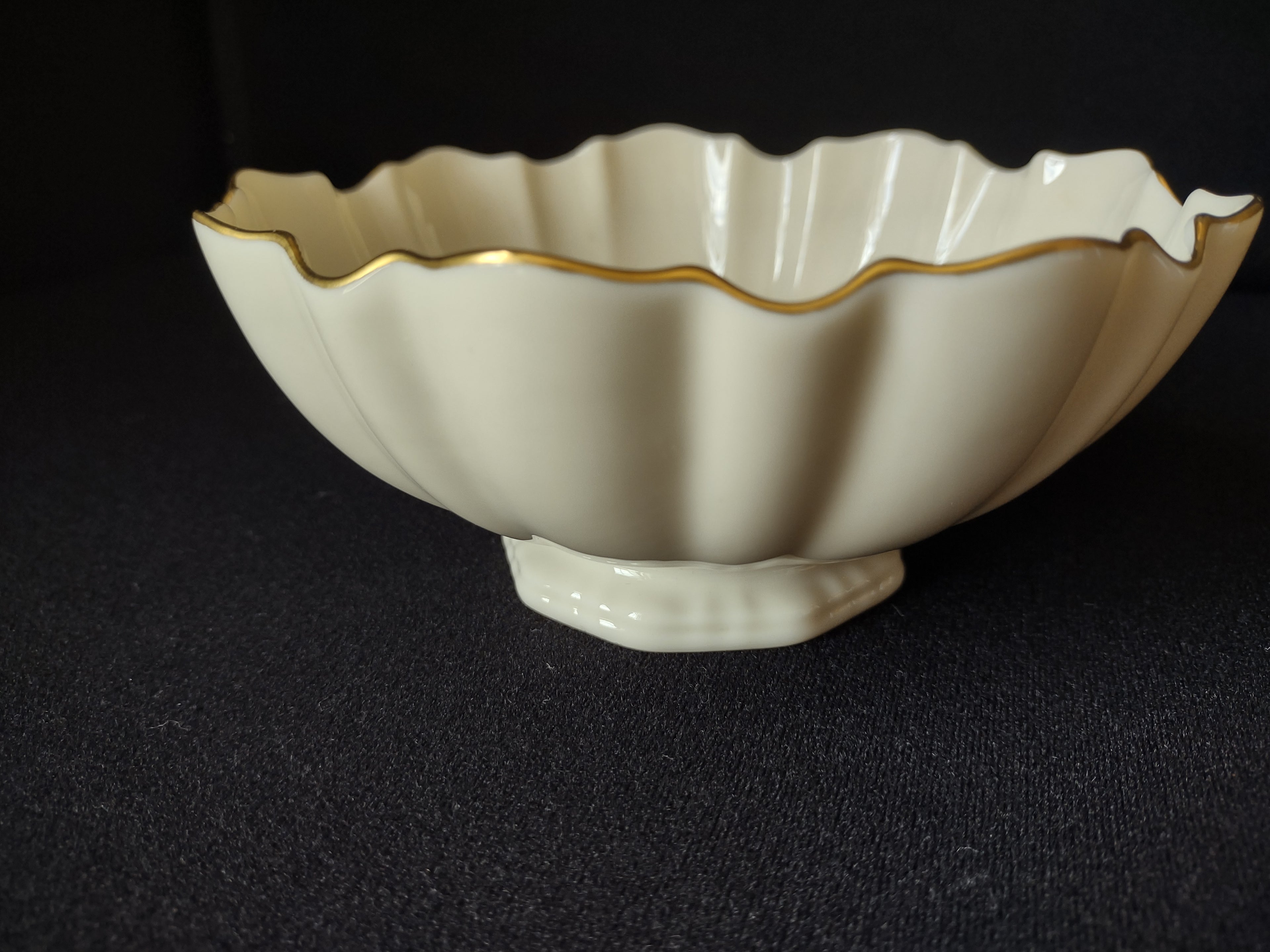 Vintage Lenox Special Holly Design Gold Trim Candy Nut Dish (lot 1903)