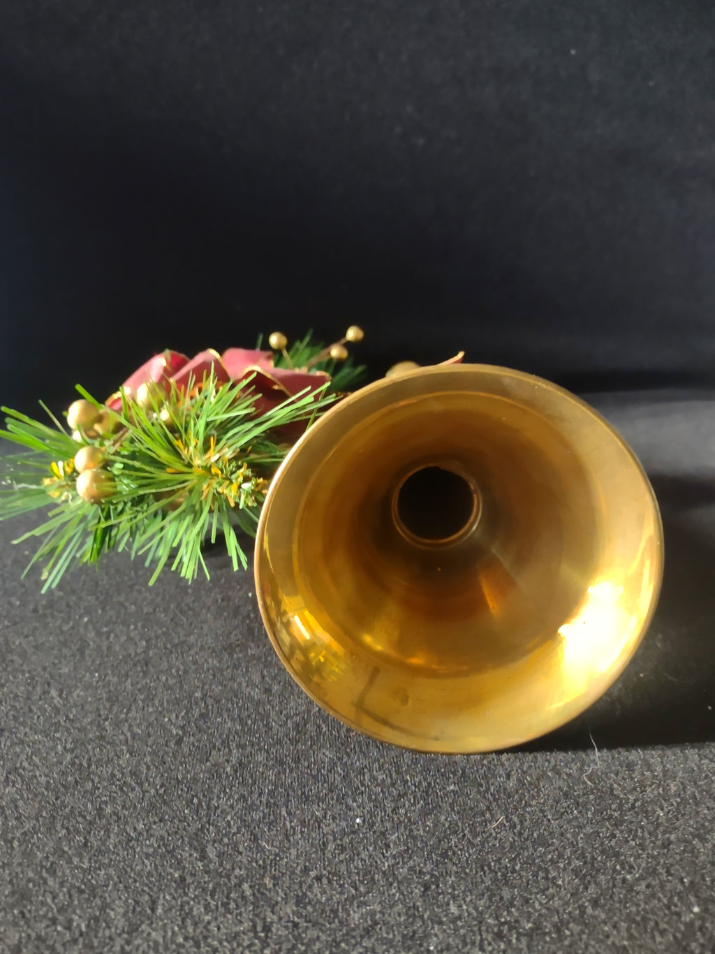 Christmas Brass French Horn Decoration Ribbon Gold Trim Greenery (Lot 4613)