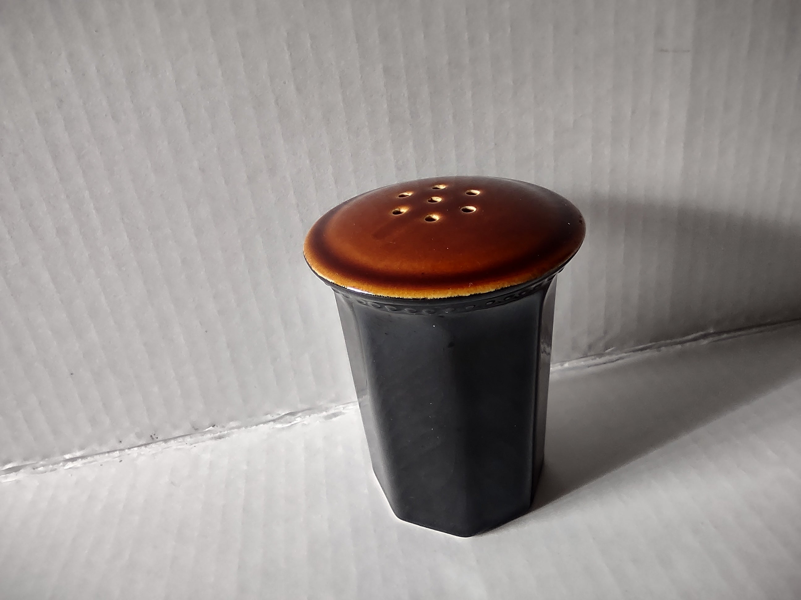 Vintage MCM Ironstone Amber Octagon Salt or Pepper Shaker (lot 5000)