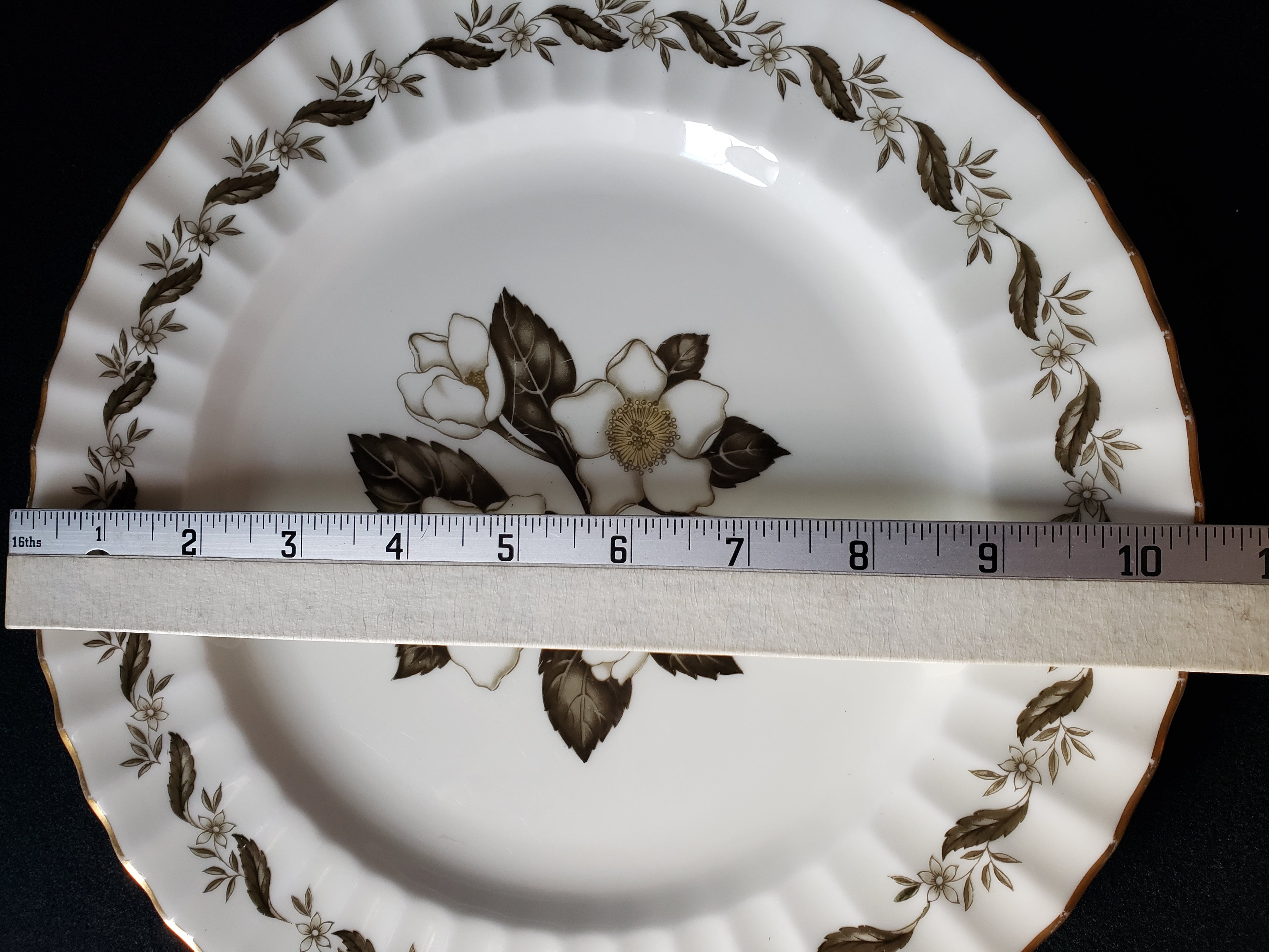 Vintage Royal Worcester Engadine Dinner Plate 10-1/2" (lot 2130)