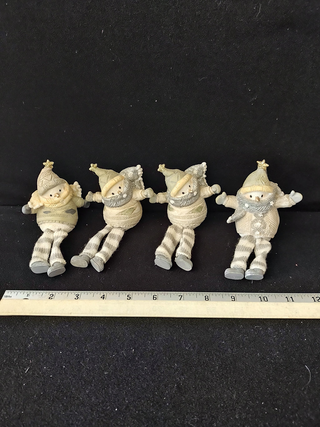 Christmas 4 Snowman Shelf Sitters Grey Beige Beanie Caps Star (Lot 3807)