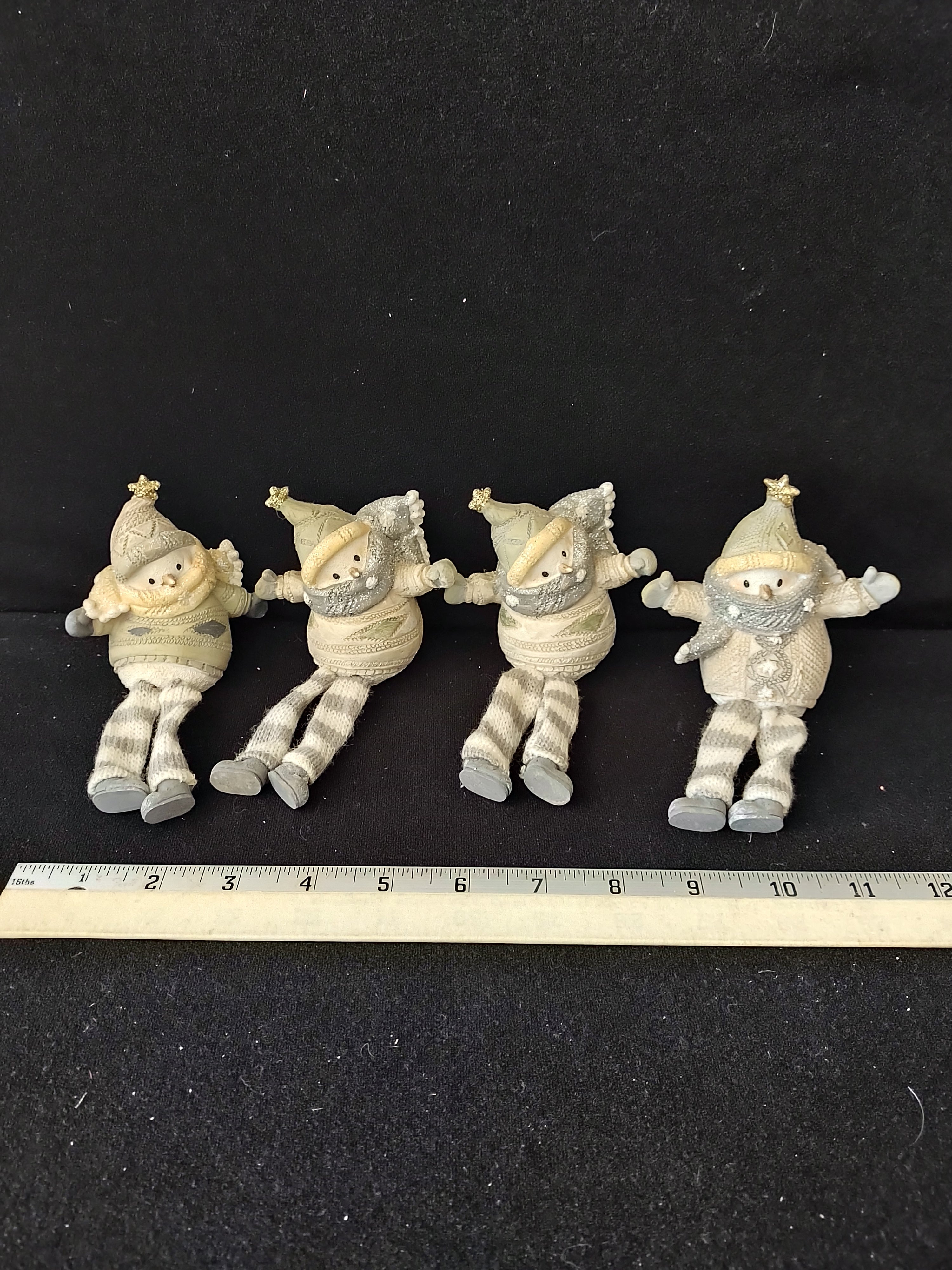 Christmas 4 Snowman Shelf Sitters Grey Beige Beanie Caps Star (Lot 3807)