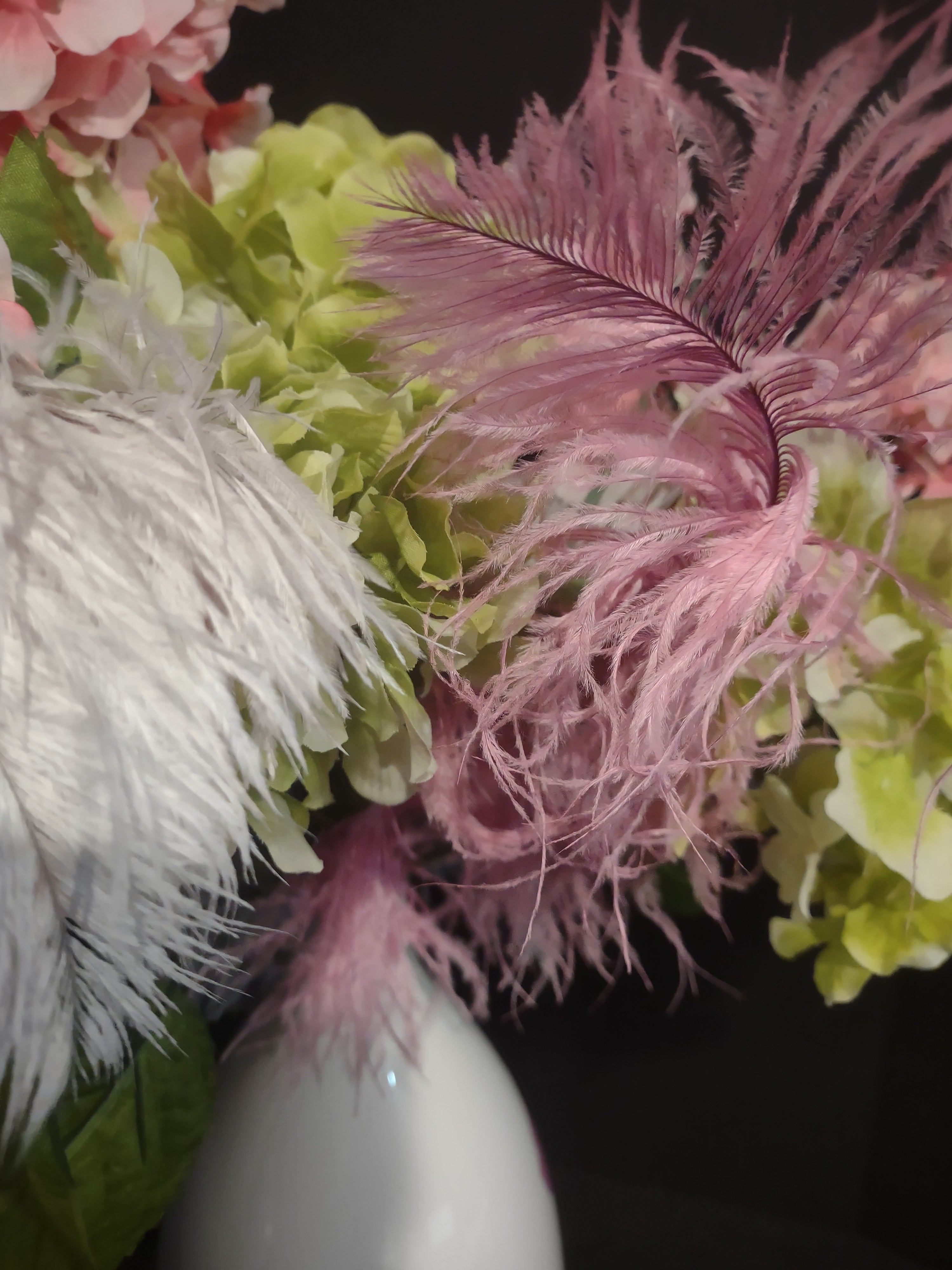 Valentine's Day Spring White Vase Pink Green Flower Feather (lot 1486)