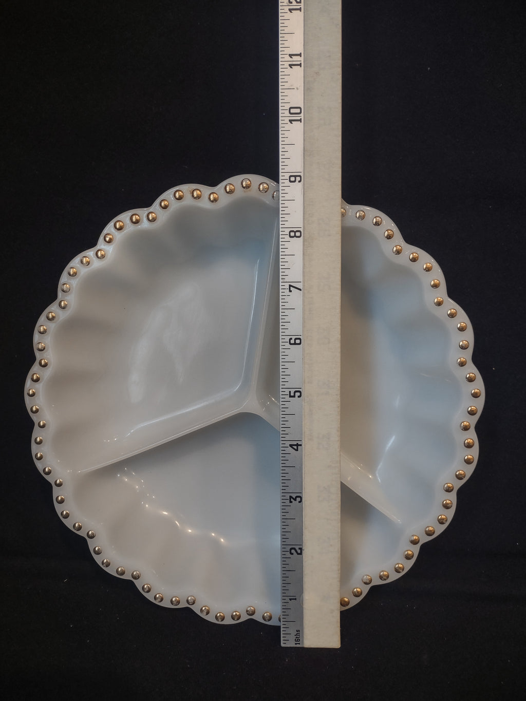 Vintage Mid Century Anchor Hocking Milk Glass Serving Dish (lot 2598c)