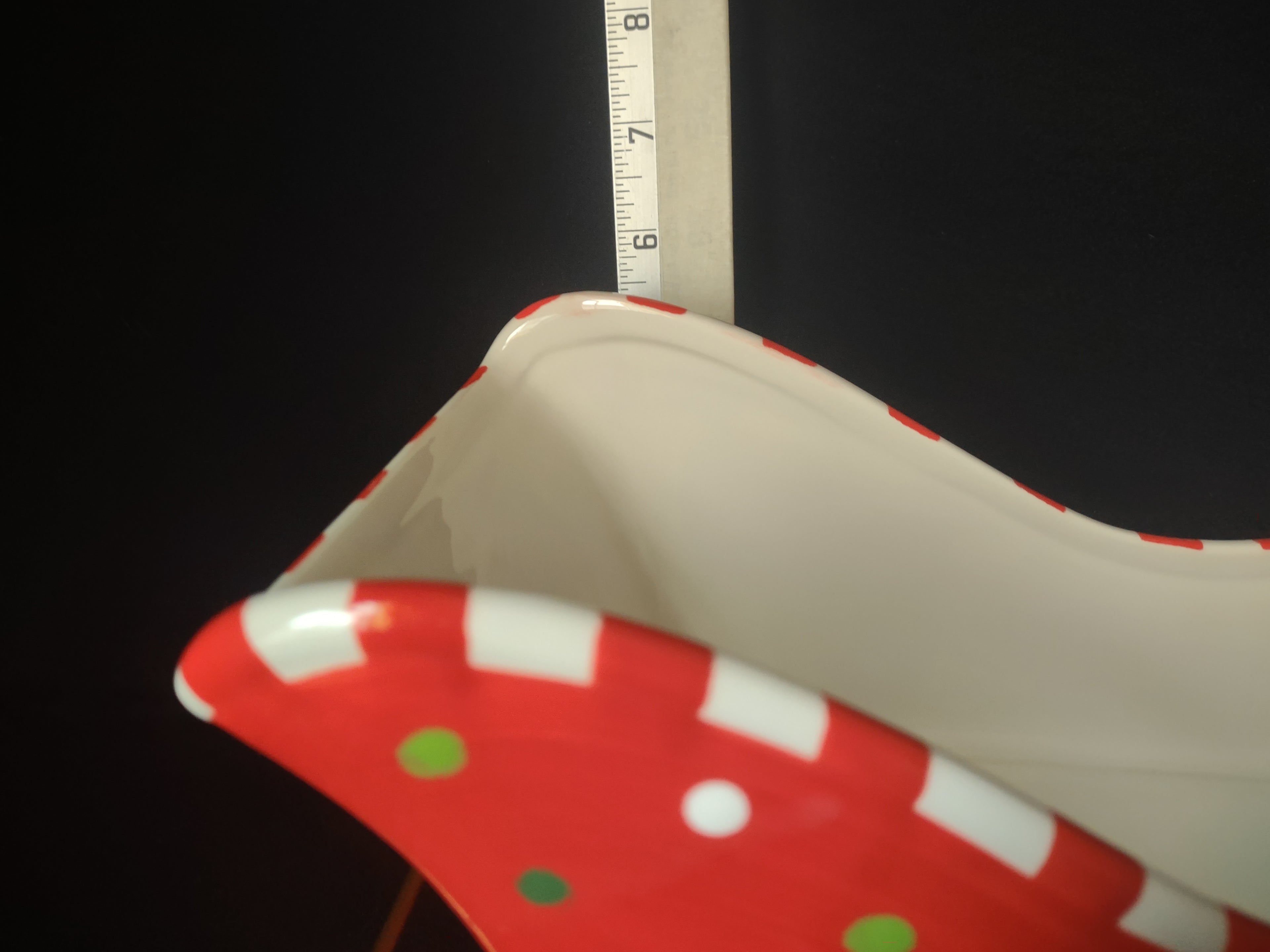 Christmas Ceramic Sleigh Bowl with Stand (lot 1592)
