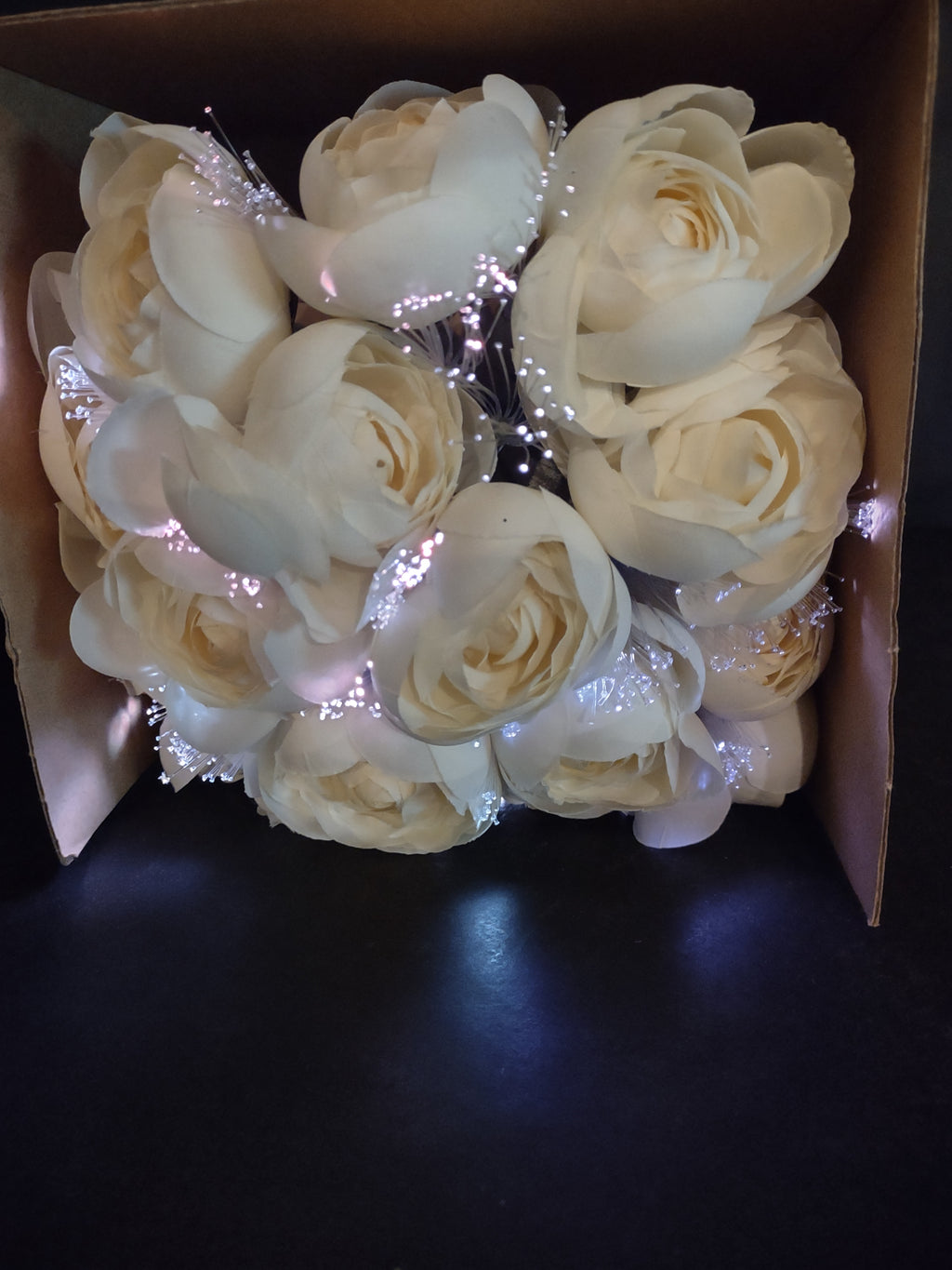 Avon Valentine's Day Fiber Optic Bouquet Flowers White Ranunculus (lot 2553j)