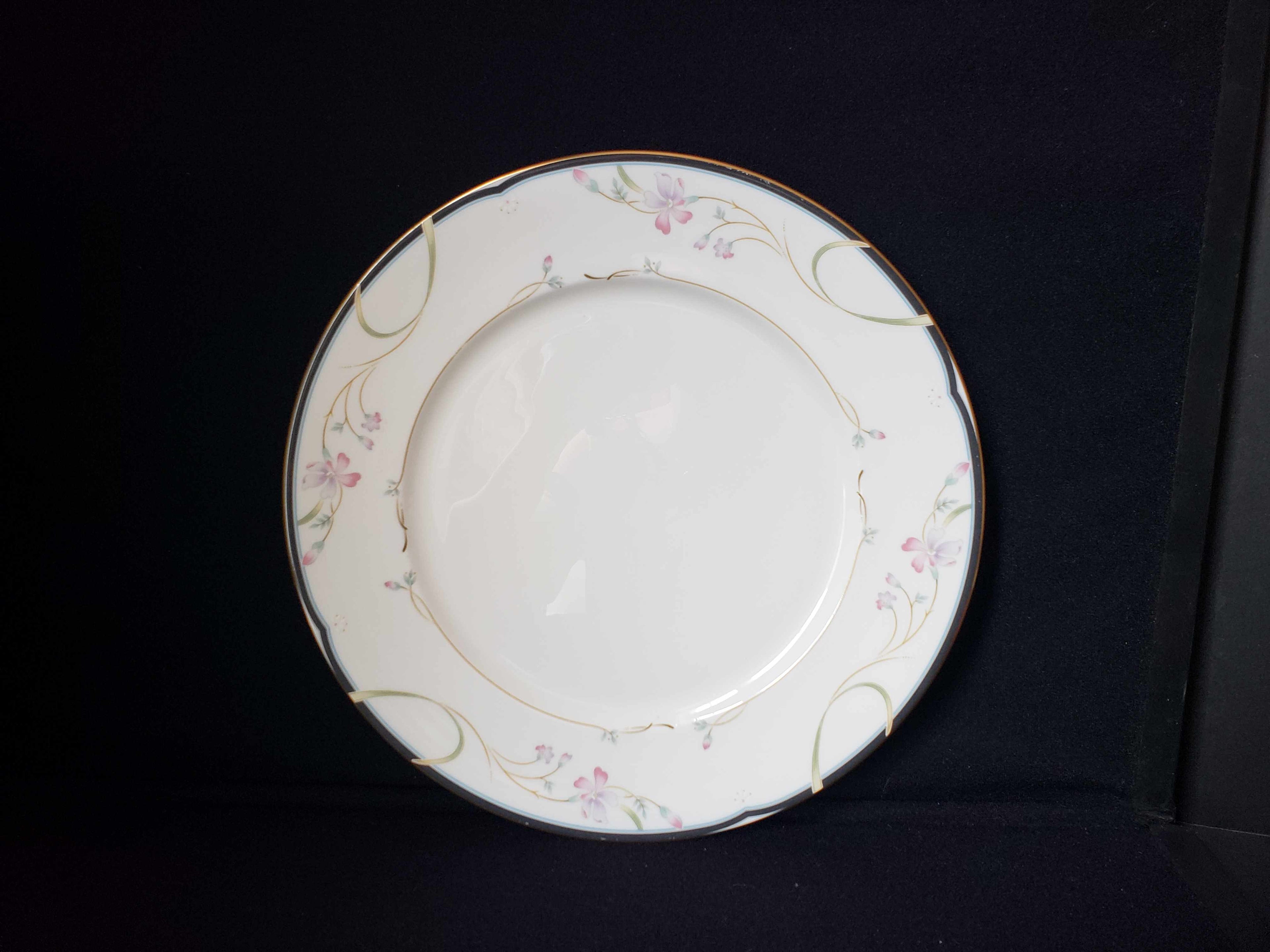 Vintage Lenox Debut Constance Fine Bone Luncheon Plate 10-3/4" (lot 1914)