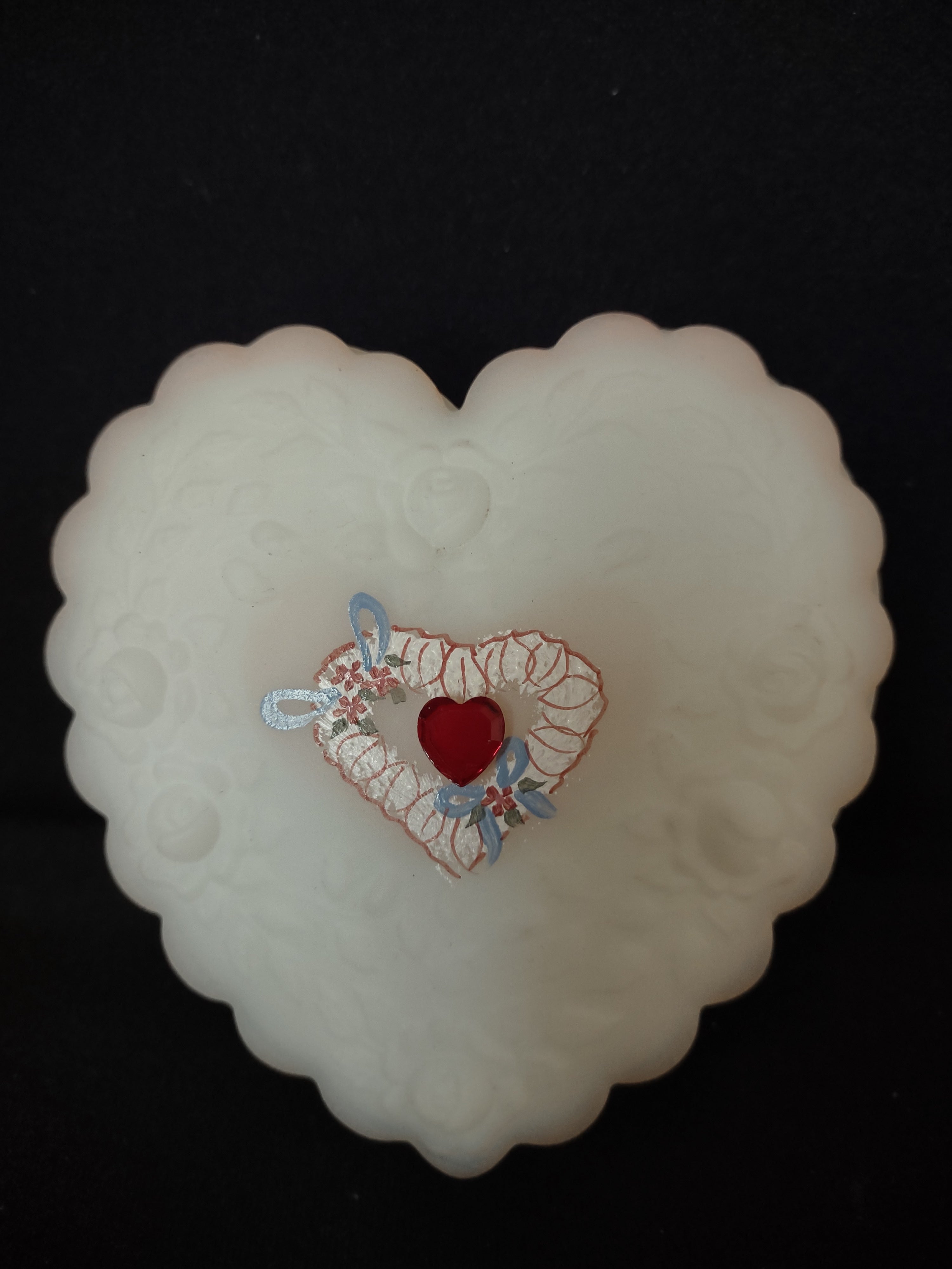 Vintage Fenton Heart Shape Glass Trinket Box Hand Painted & Signed (lot 2694c )