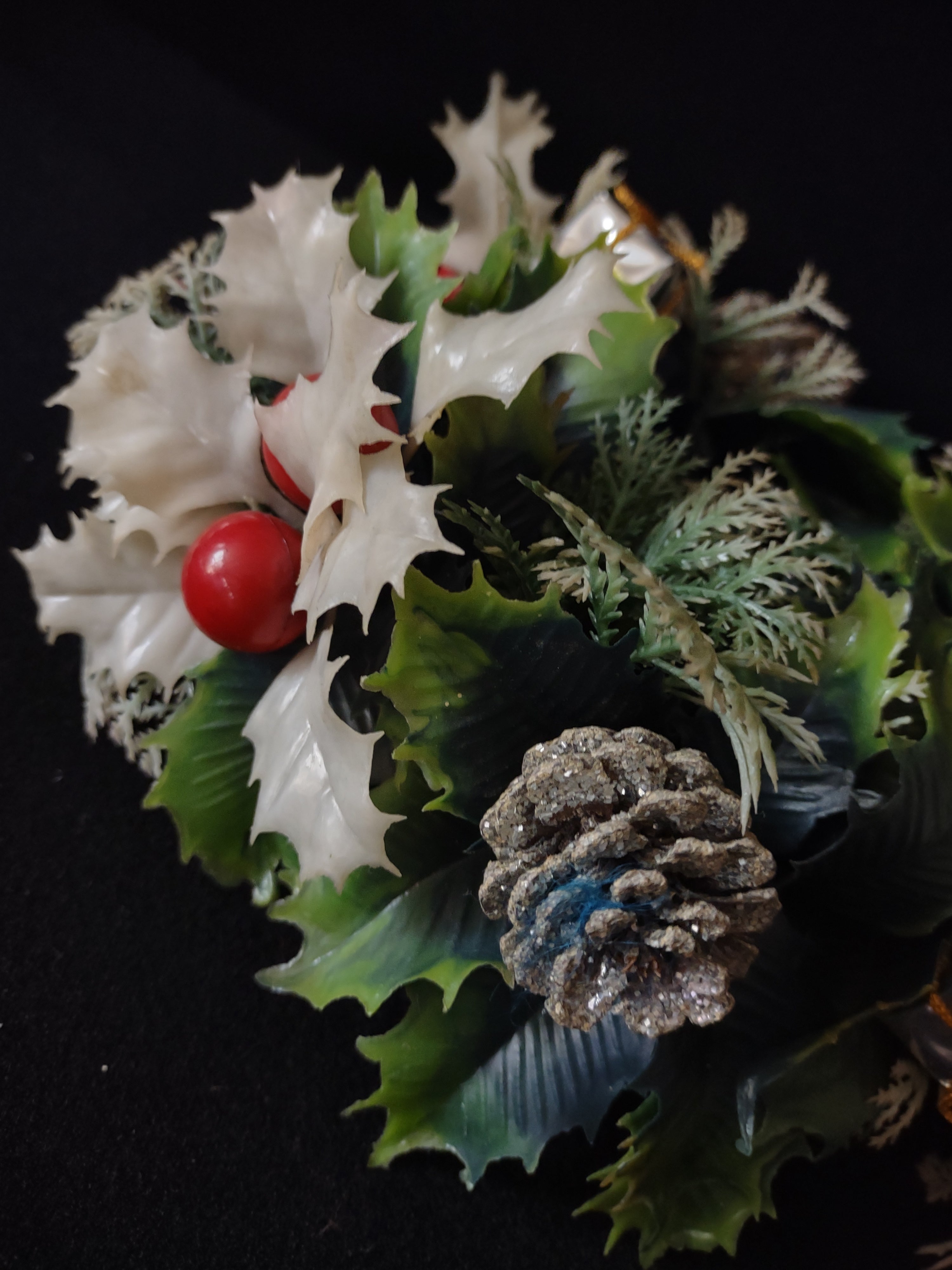Vintage 2 Plastic Candle Rings Greenery Pine Cone Gifts Berries (Lot 4781)